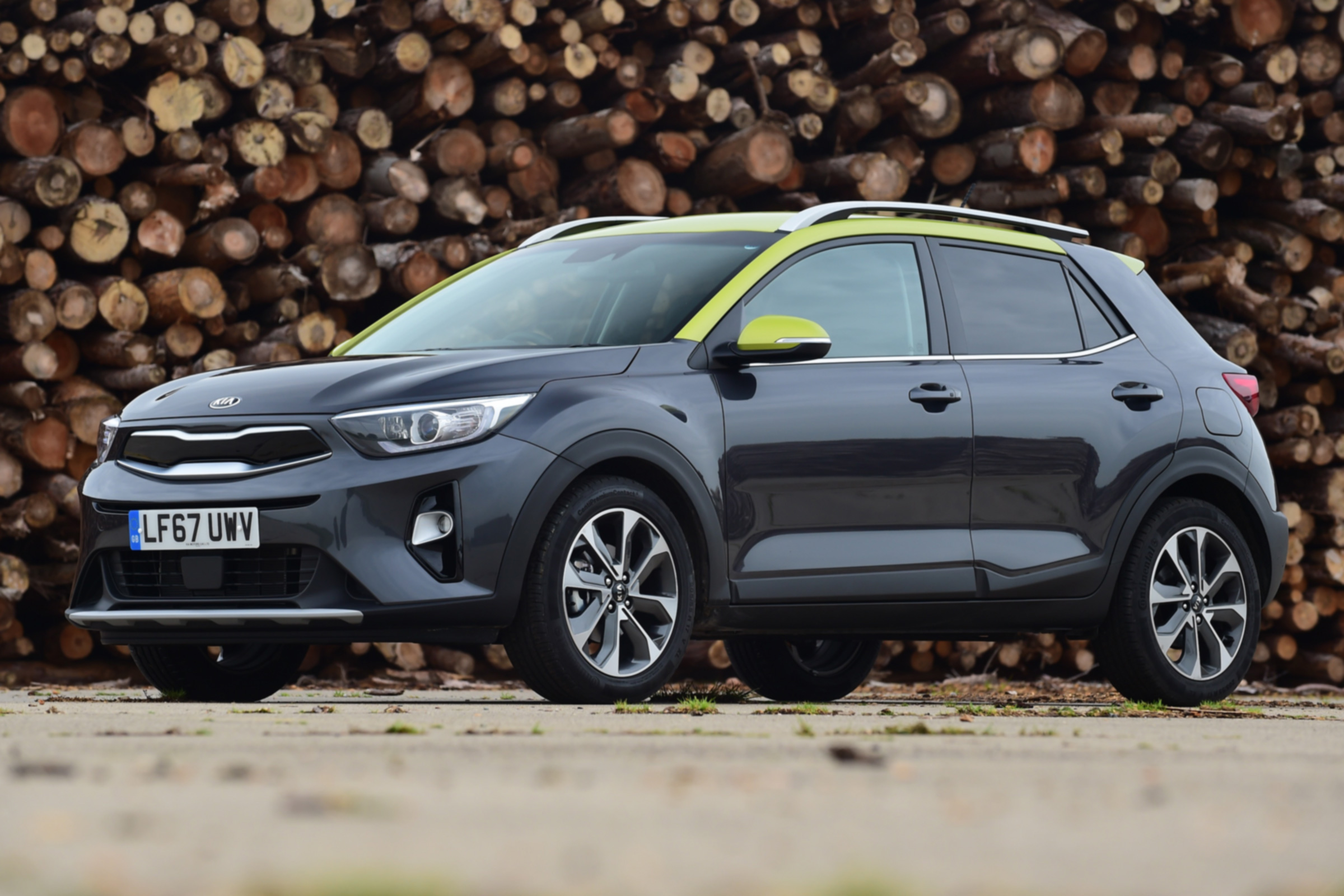 Kia Stonic - front static