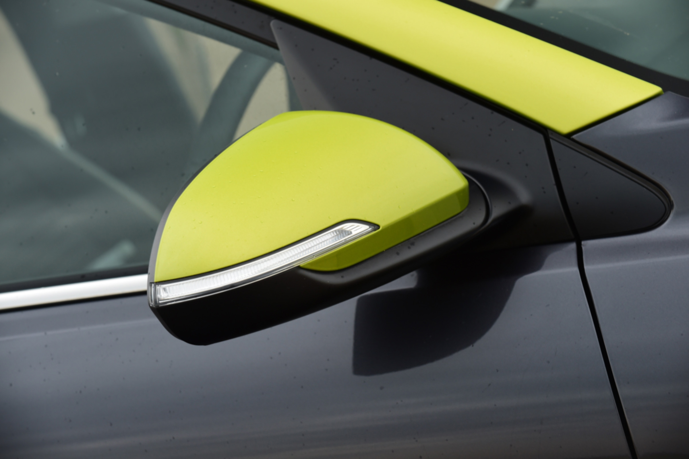 Kia Stonic - wing mirror