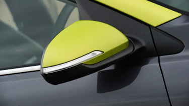Kia Stonic - wing mirror