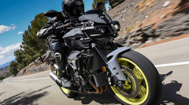 Yamaha MT-10 review - road tracking