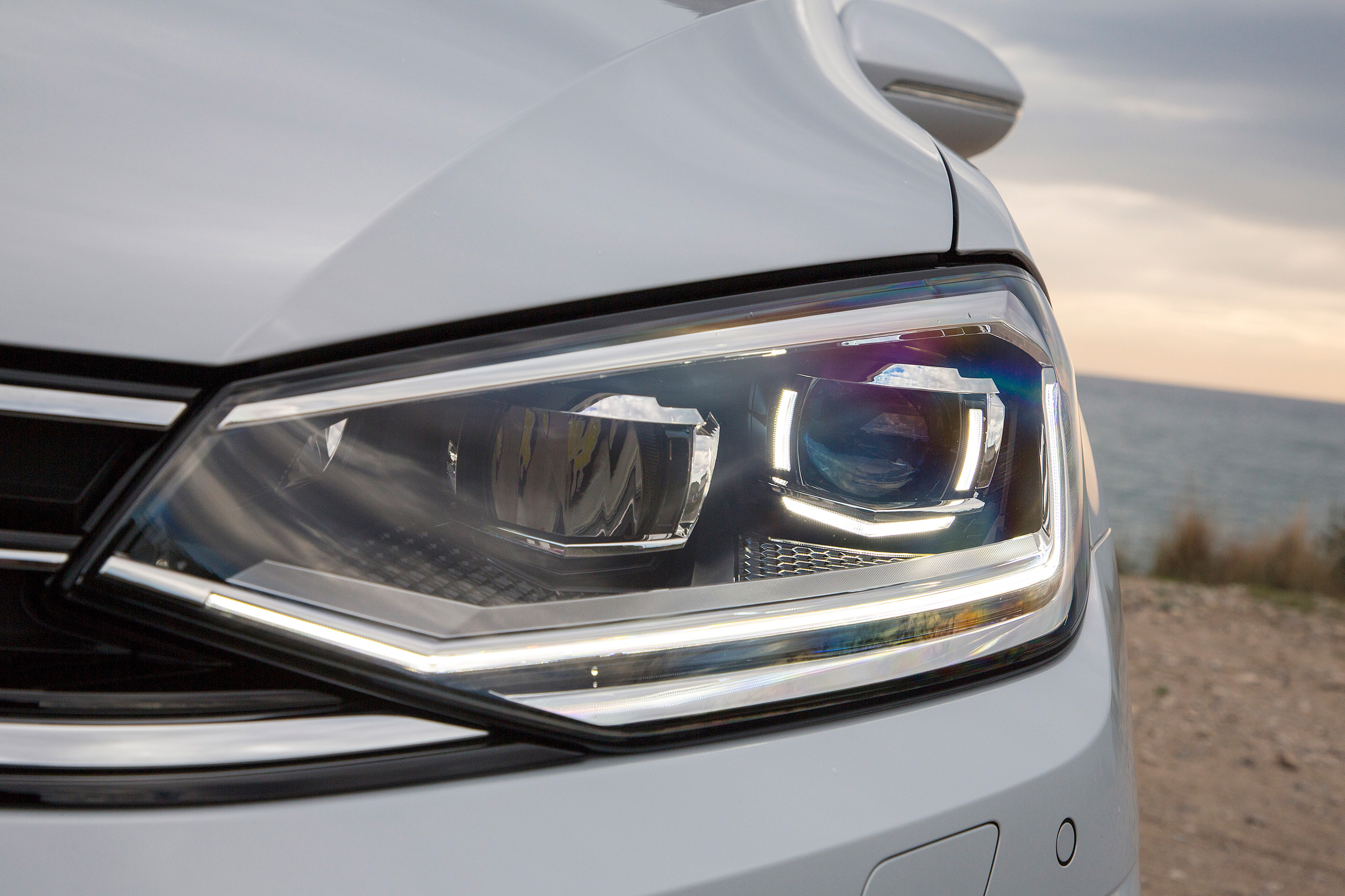 VW Golf SV - headlight
