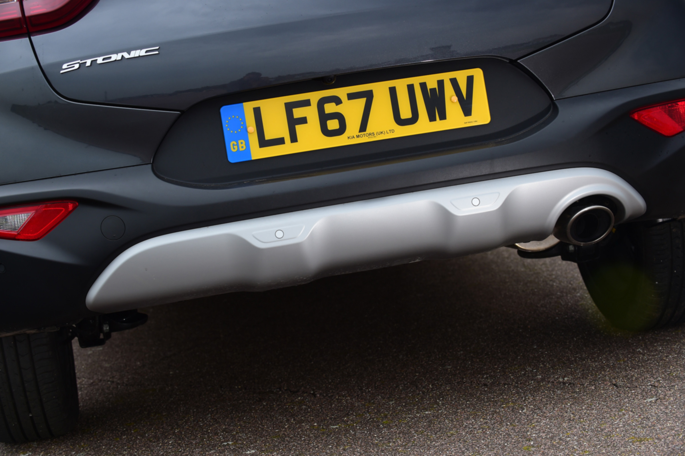 Kia Stonic - exhaust