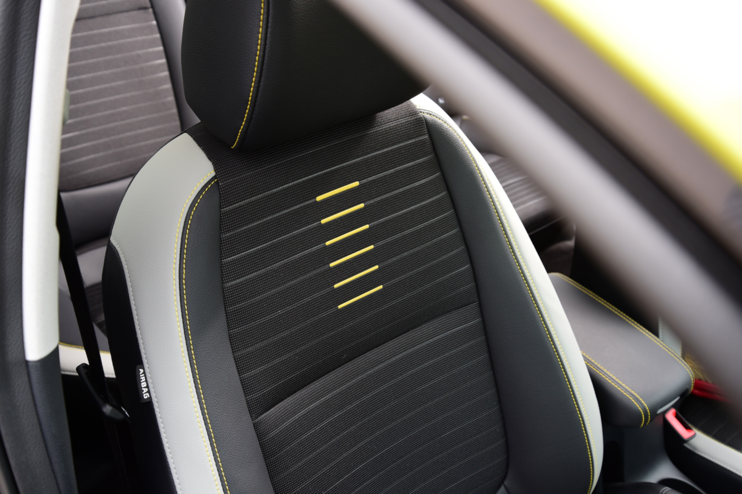 Kia Stonic - front seat