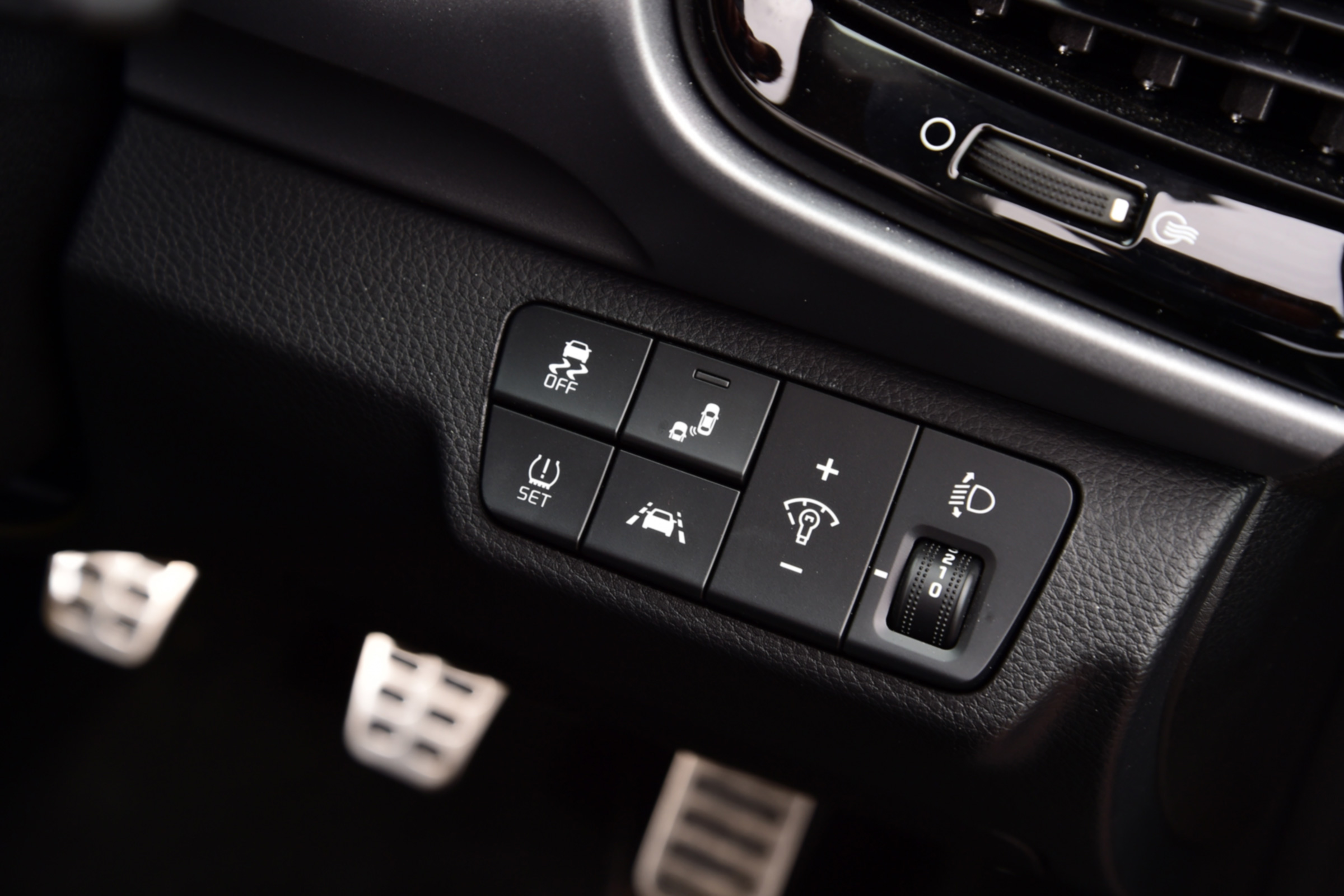Kia Stonic - pedals