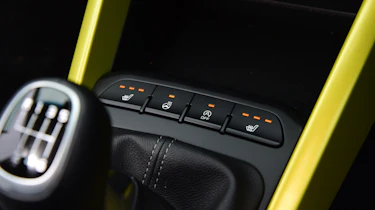 Kia Stonic - top of transmission