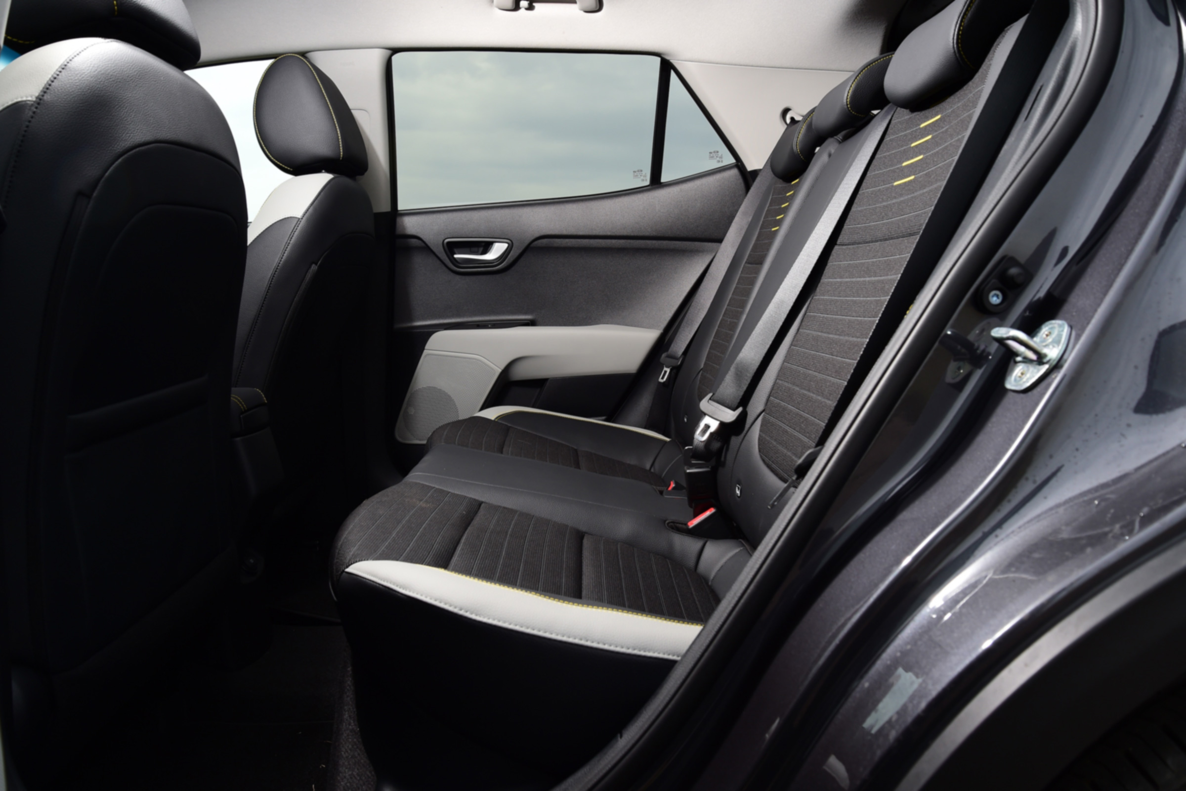 Kia Stonic - rear seats