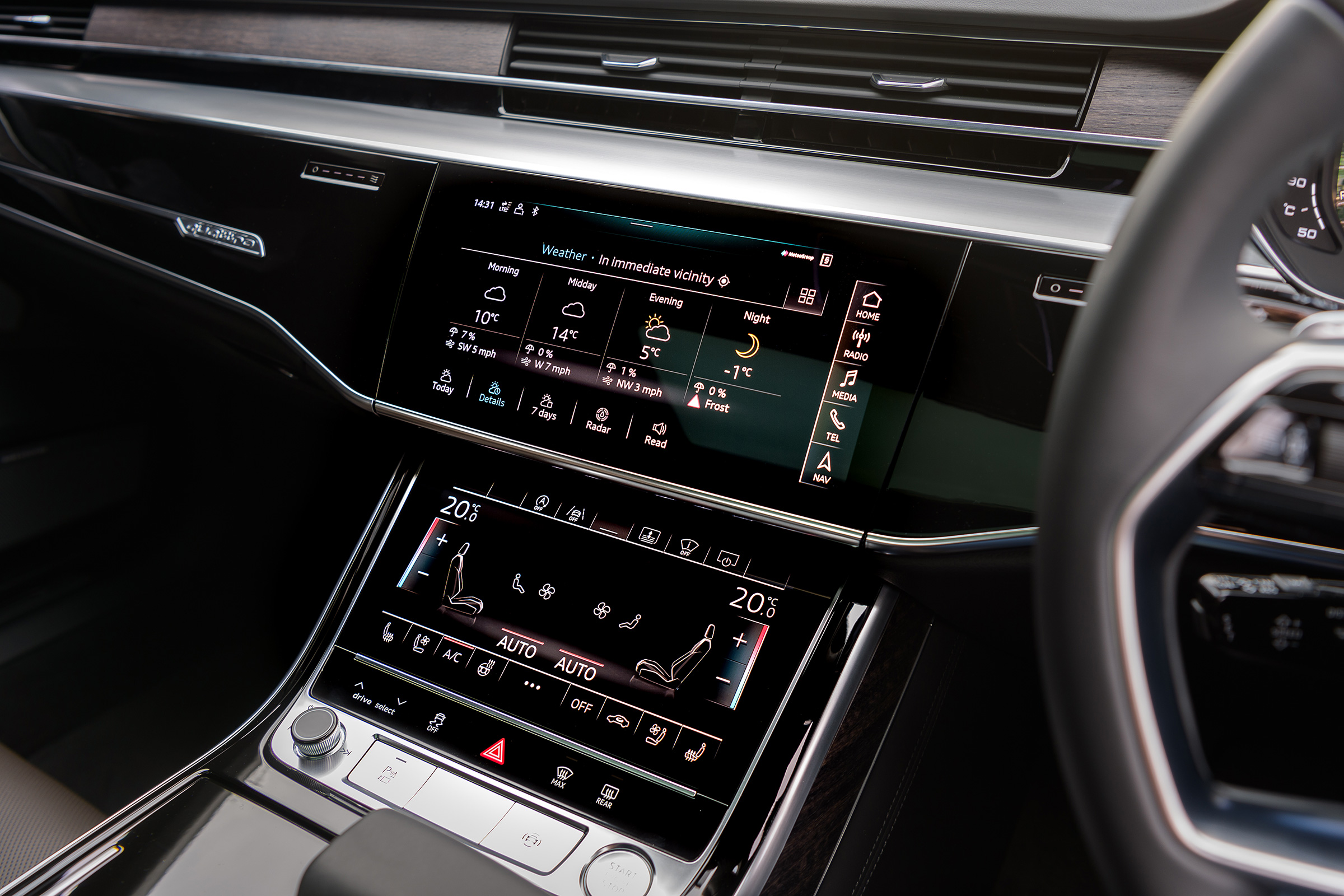 Audi A8 - screens