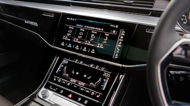 Audi A8 - screens