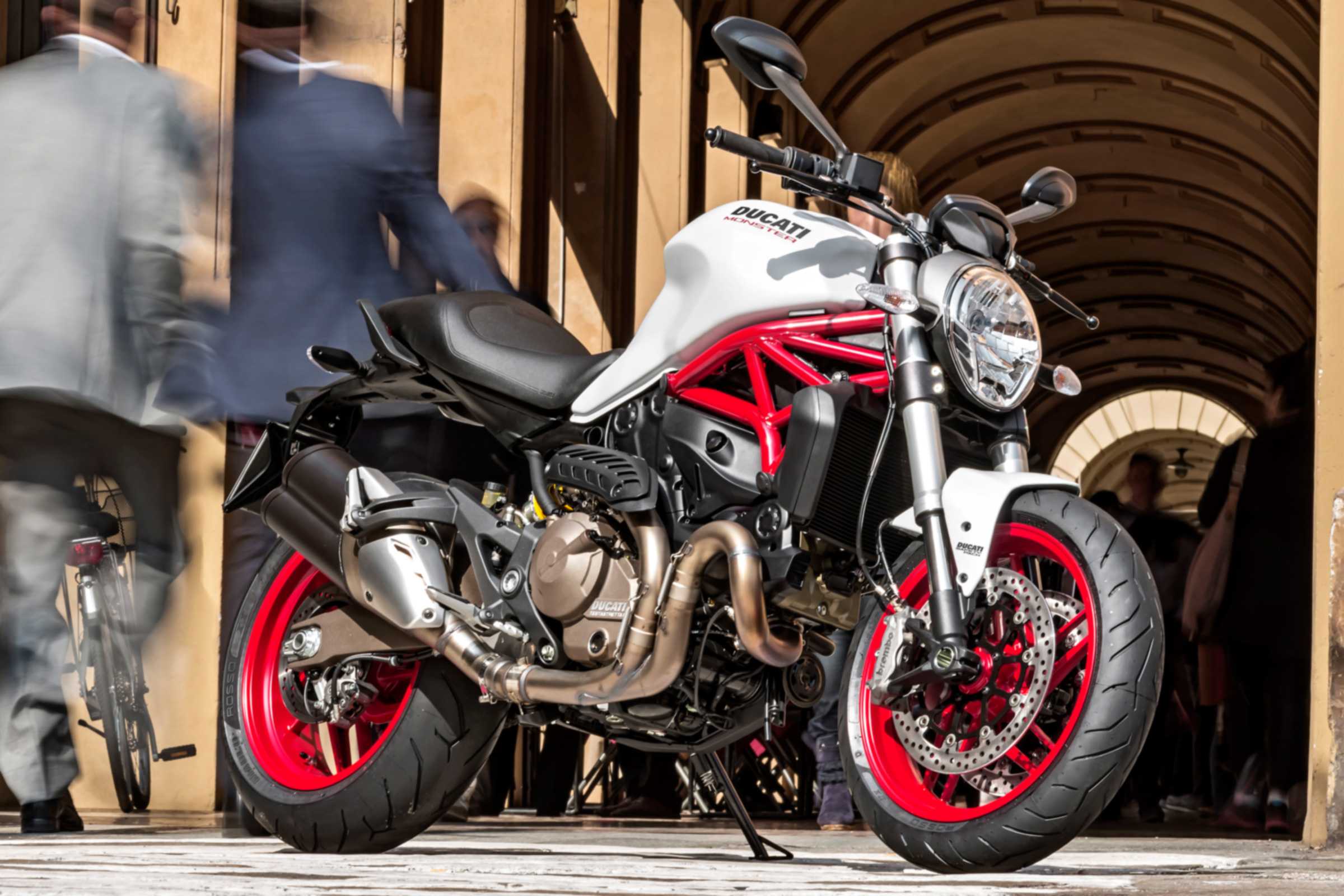 Ducati Monster 821 review - waiting