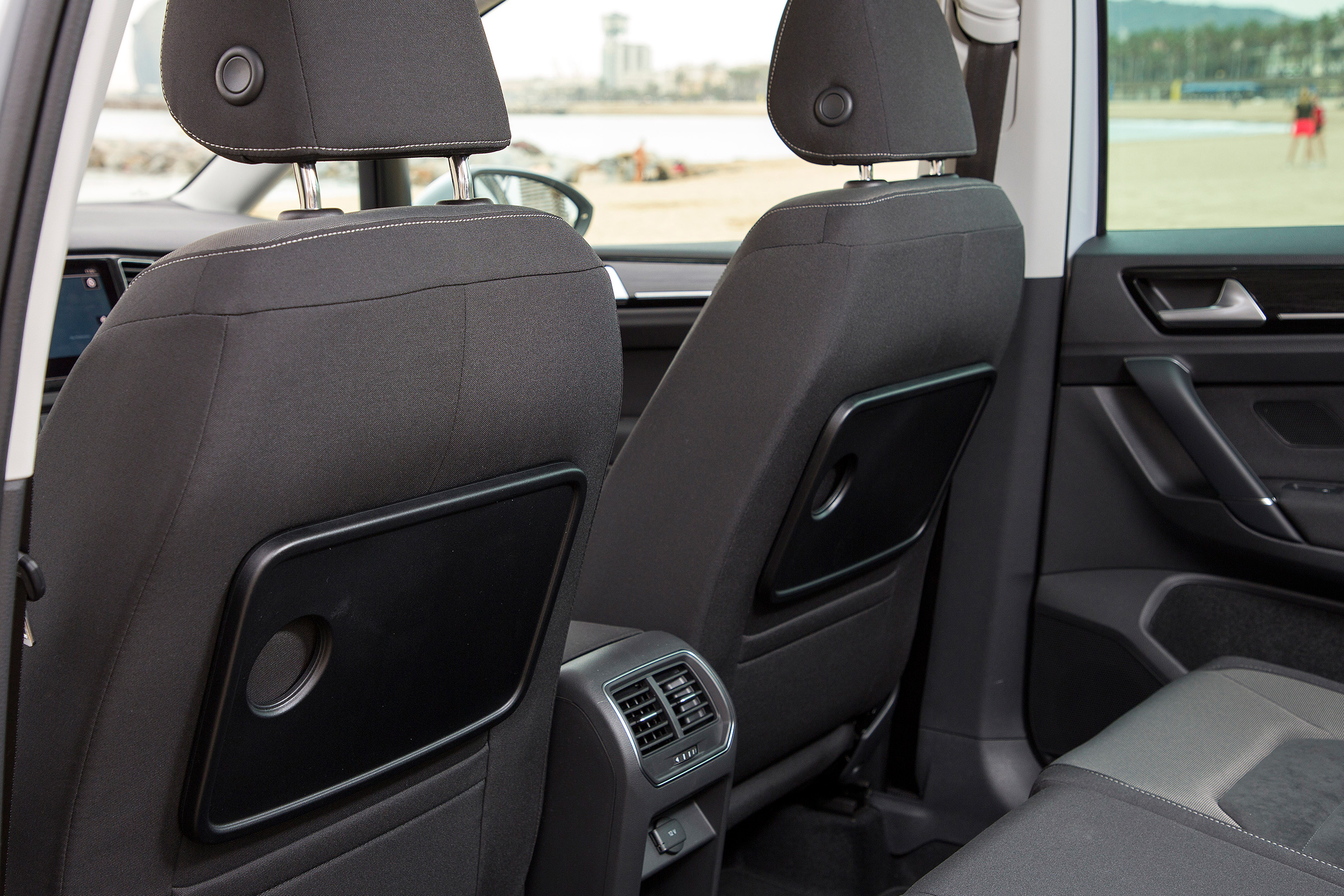VW Golf SV - tray tables