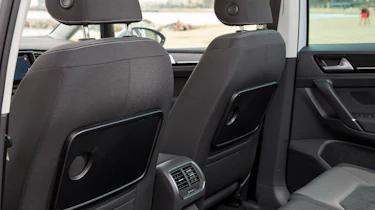 VW Golf SV - tray tables