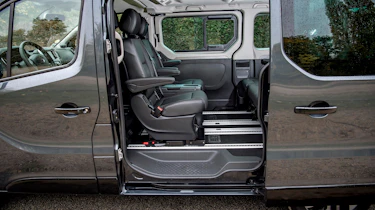 Renault Trafic SpaceClass - sliding door