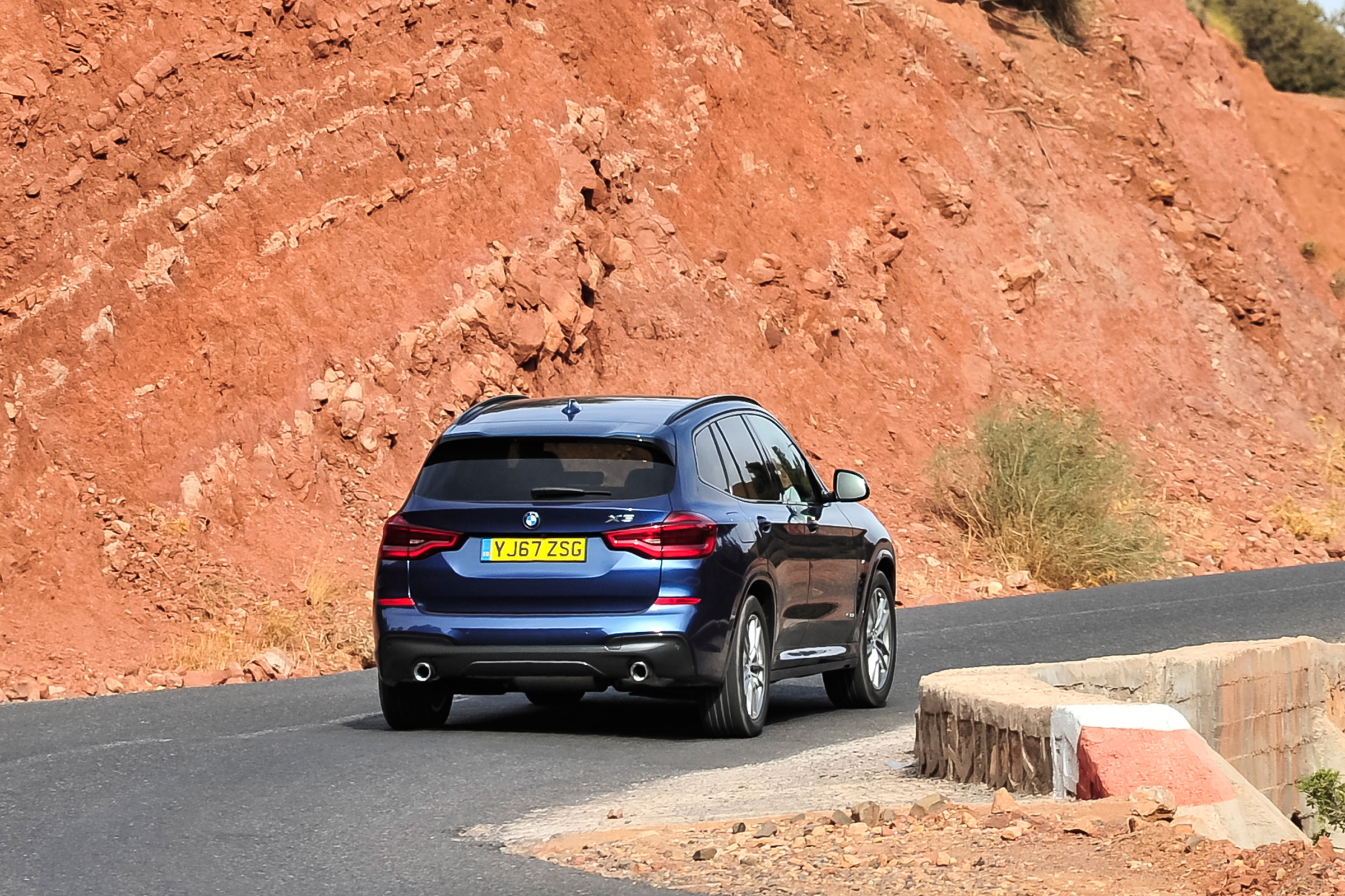 BMW X3 - rear cornering