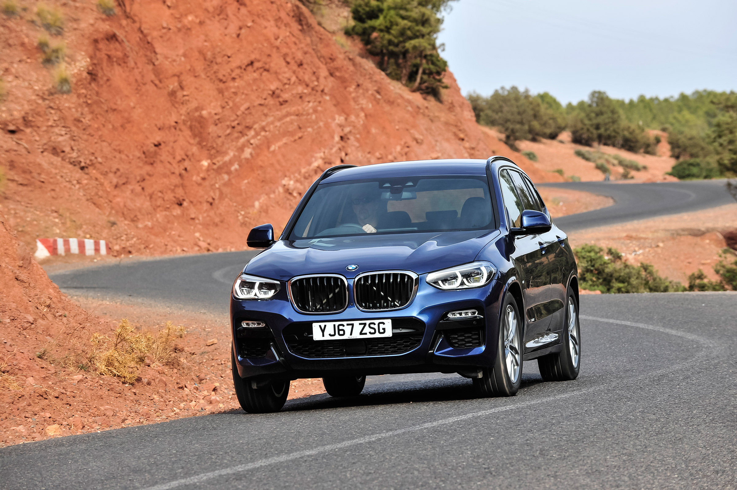 BMW X3 - front action