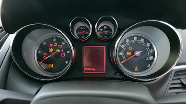 Used Vauxhall Zafira Tourer - dials