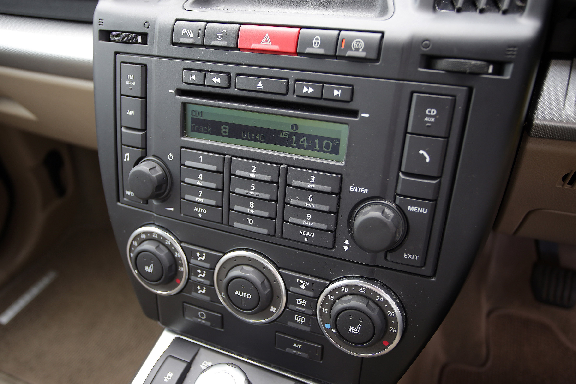 Used Land Rover Freelander 2 - centre console