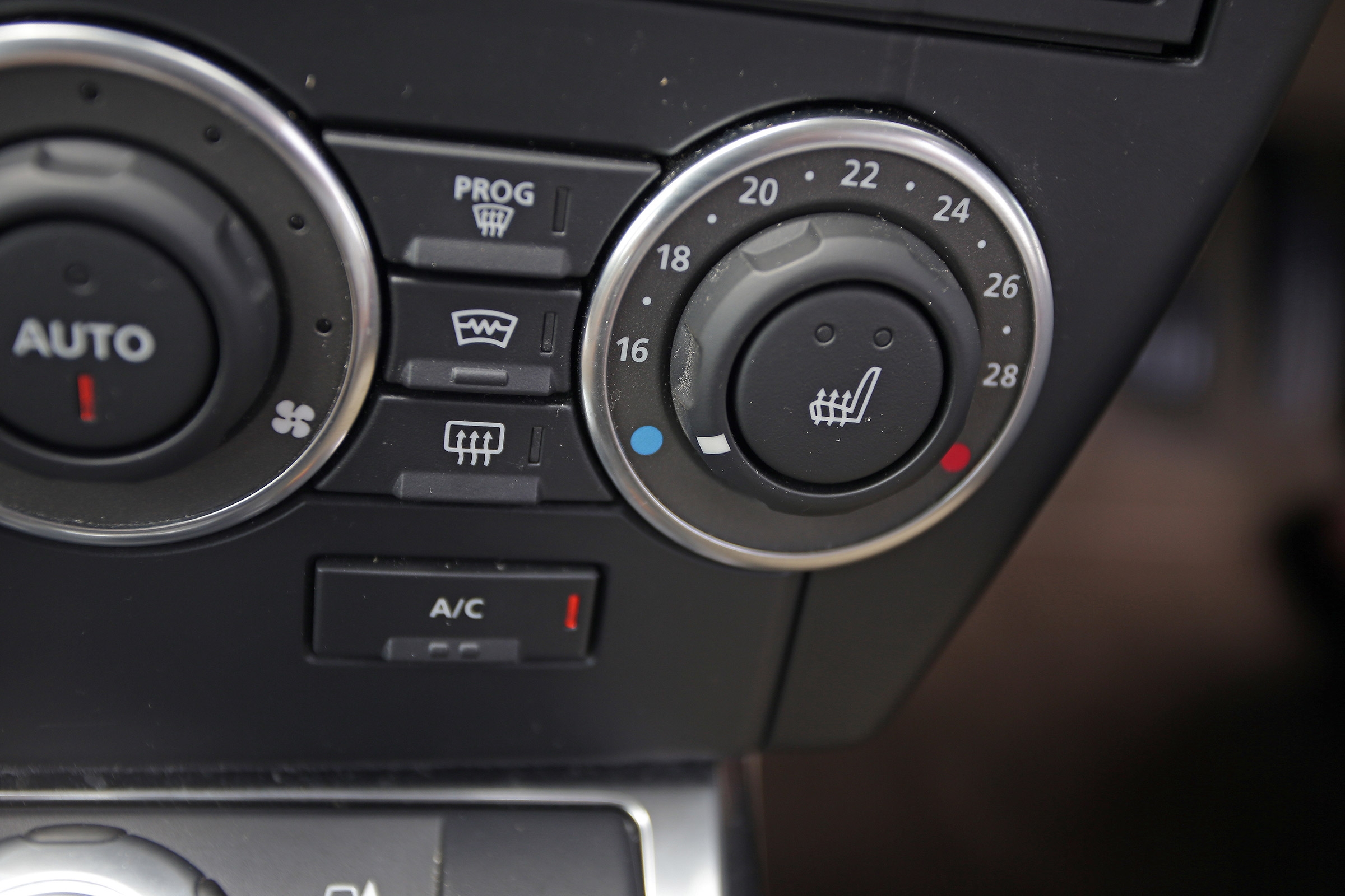 Used Land Rover Freelander 2 - interior controls
