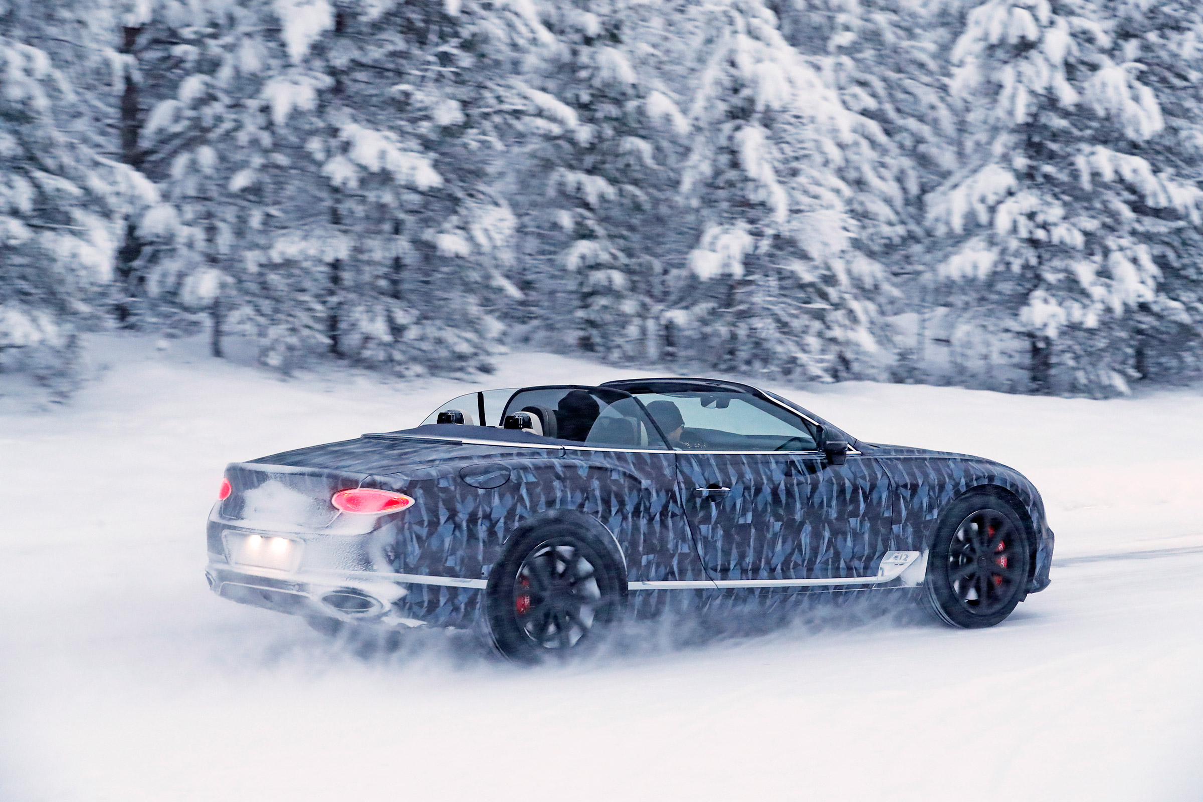 Bentley Continental GTC spies rear side