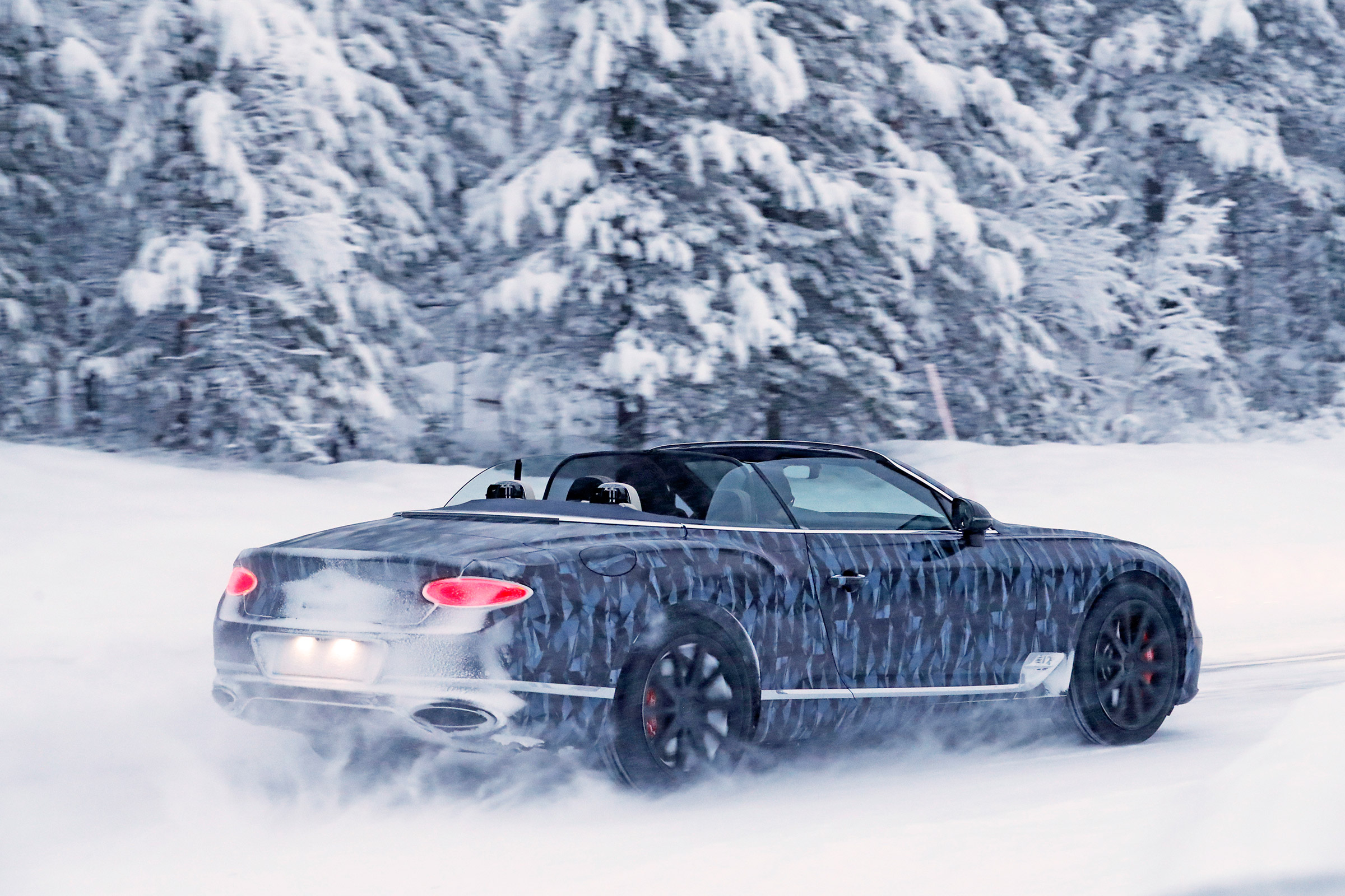 Bentley Continental GTC spies rear