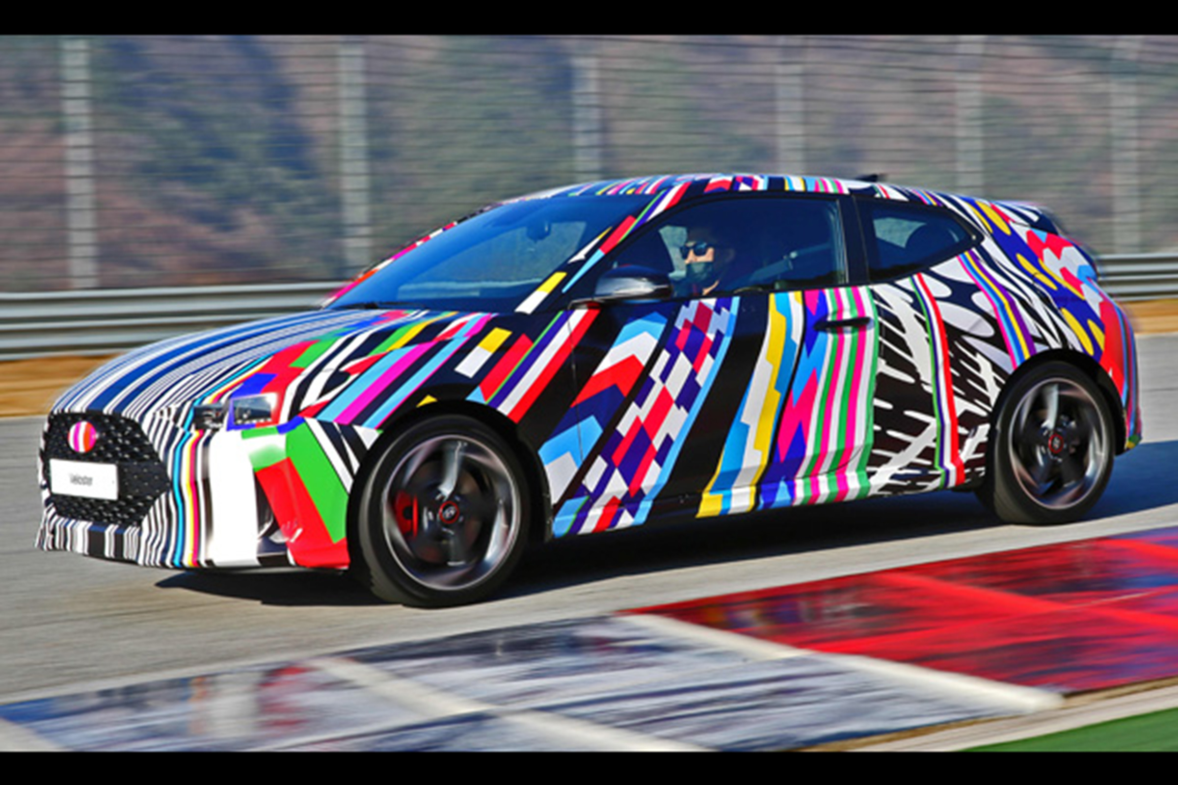 Hyundai Veloster - side