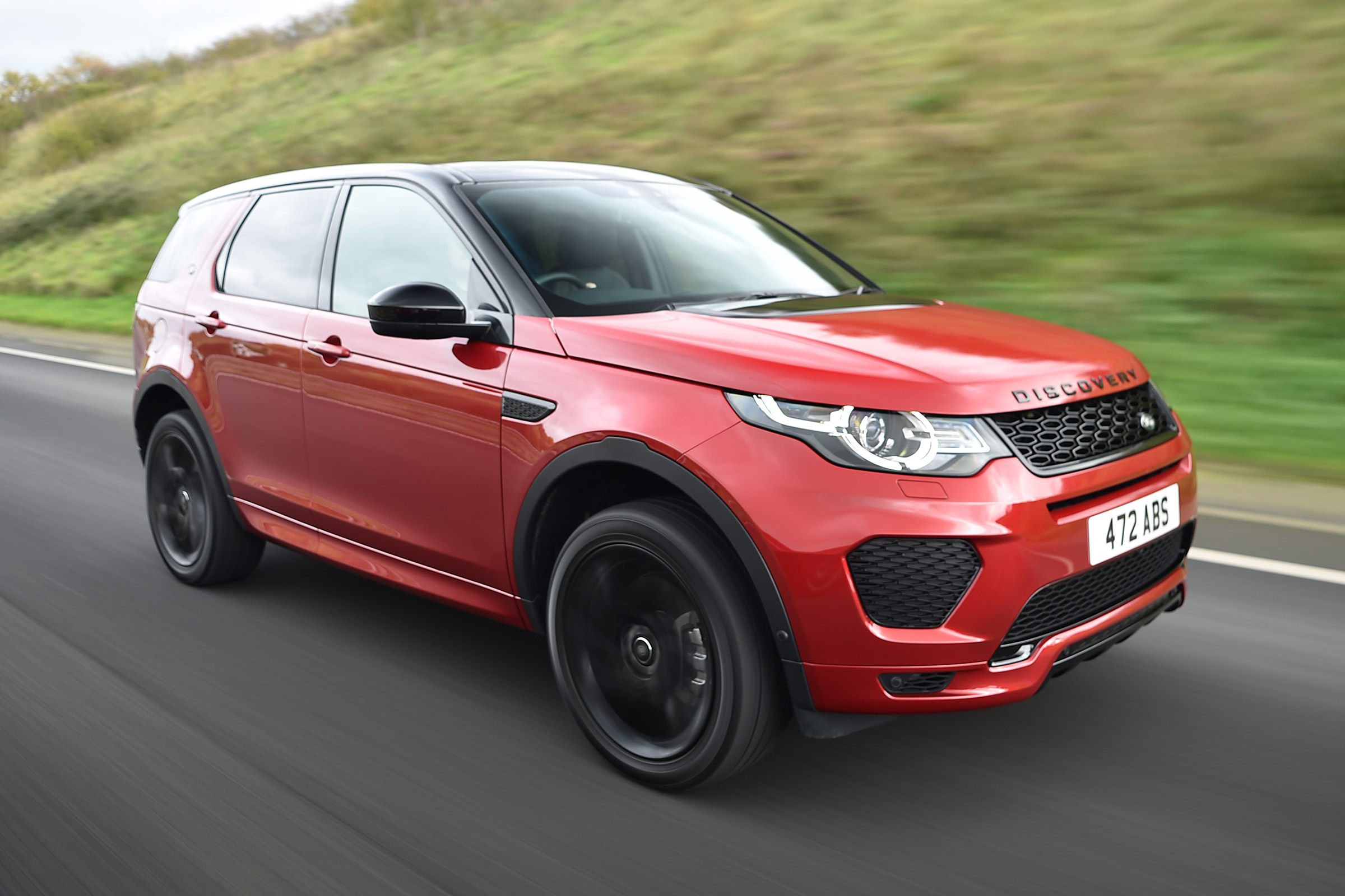 Land Rover Discovery Sport - front tracking
