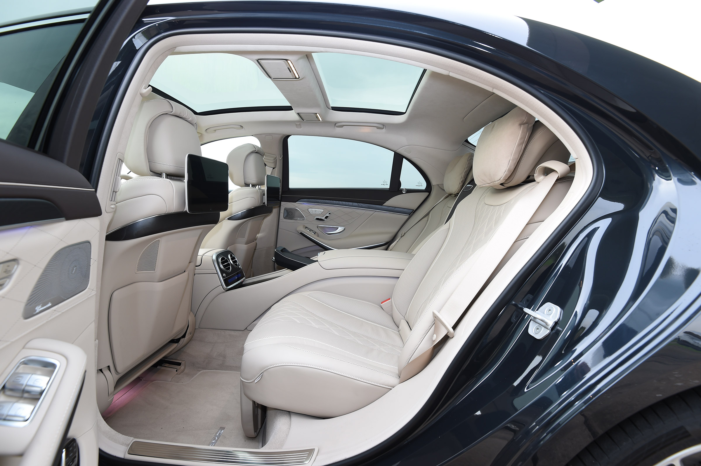 Mercedes S-Class - rear seats