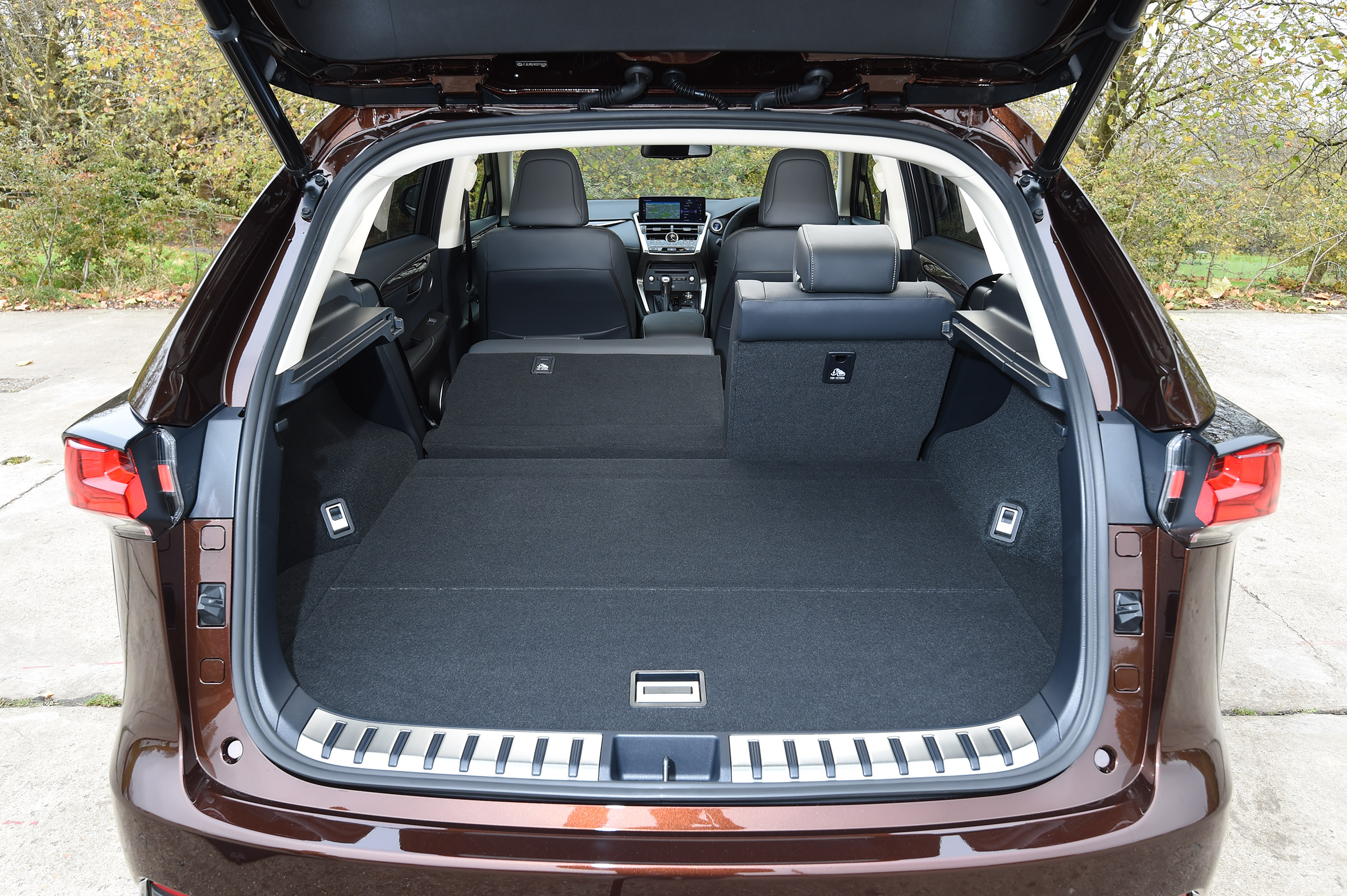 Lexus NX 300h - boot