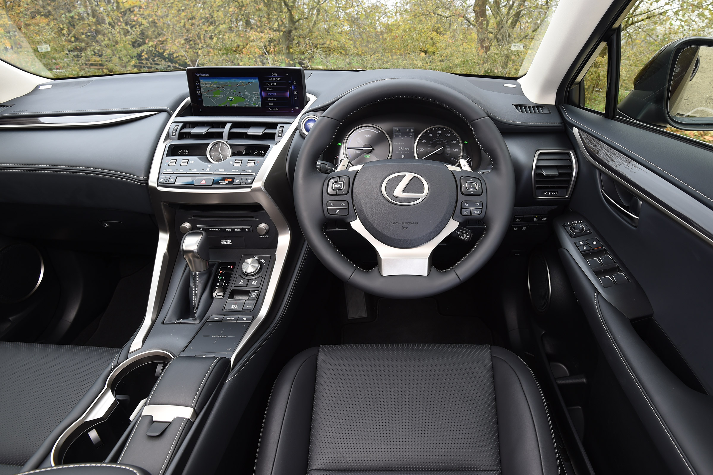 Lexus NX 300h - dash