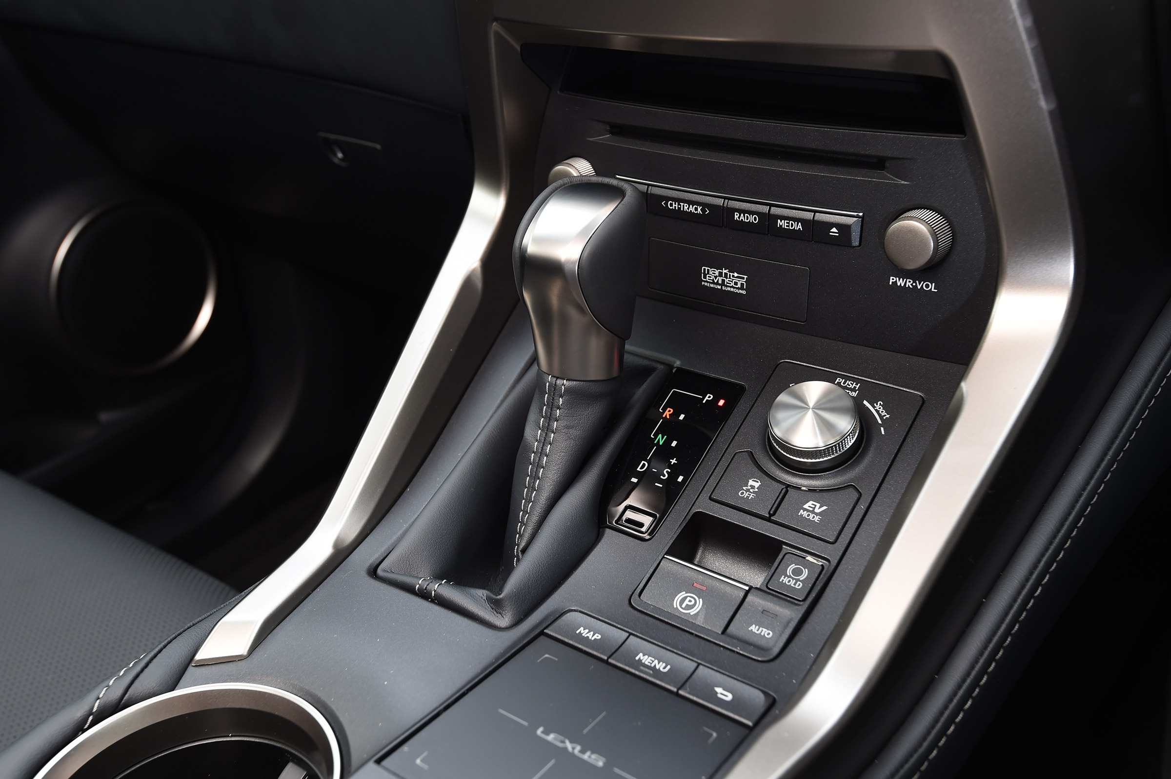 Lexus NX 300h - centre console