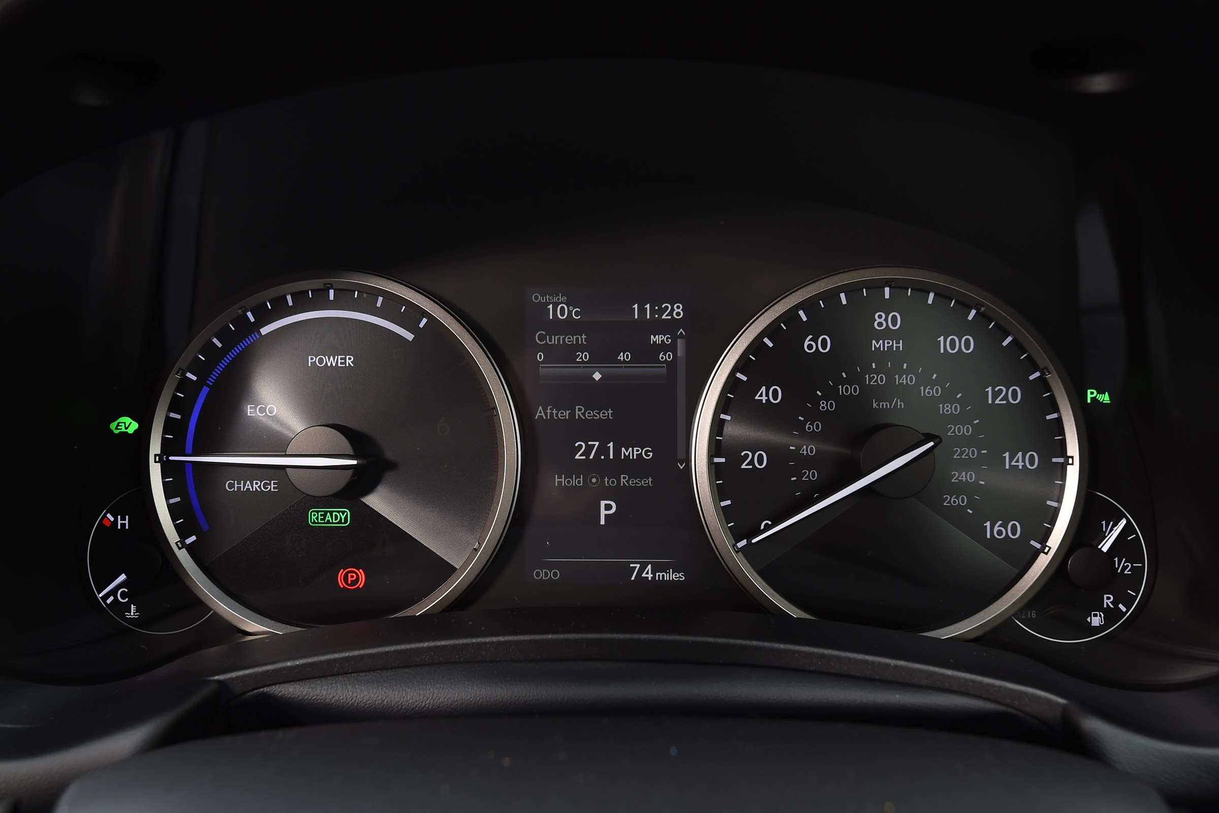 Lexus NX 300h - dials