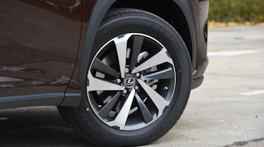 Lexus NX 300h - wheel
