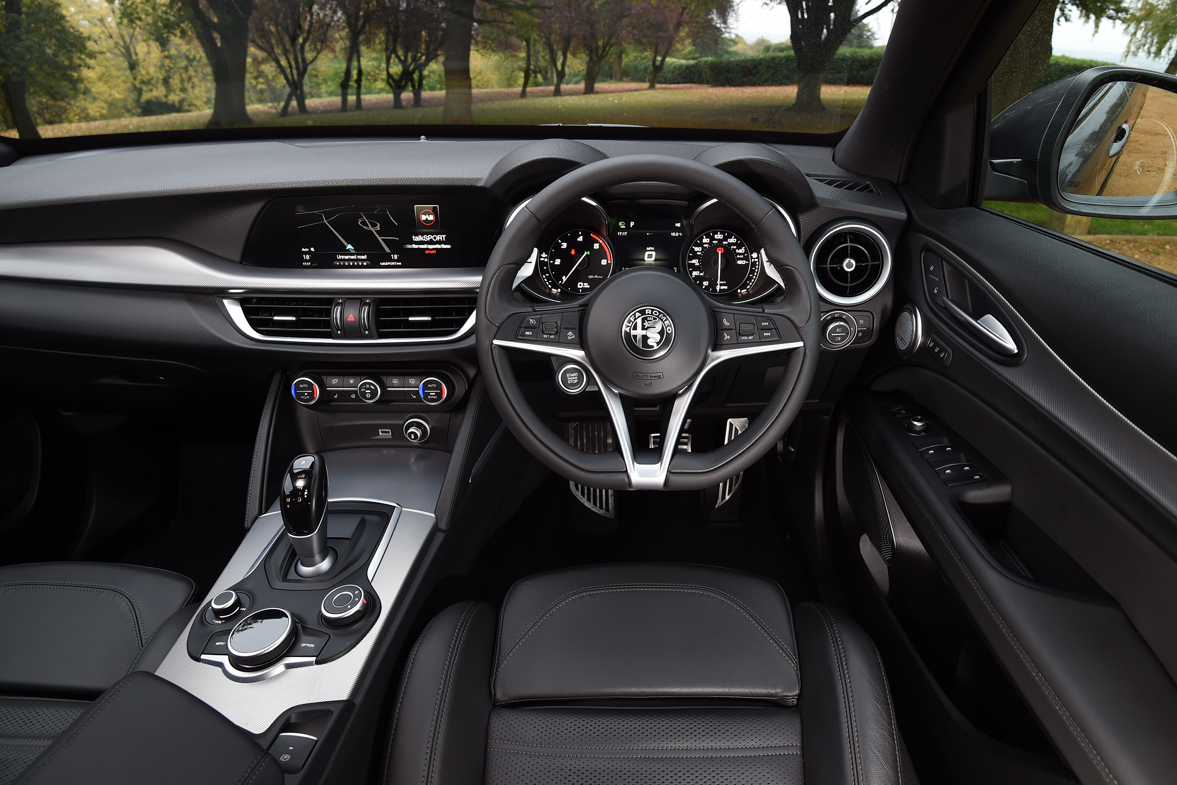 Alfa Romeo Stelvio - dash