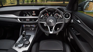 Alfa Romeo Stelvio - dash