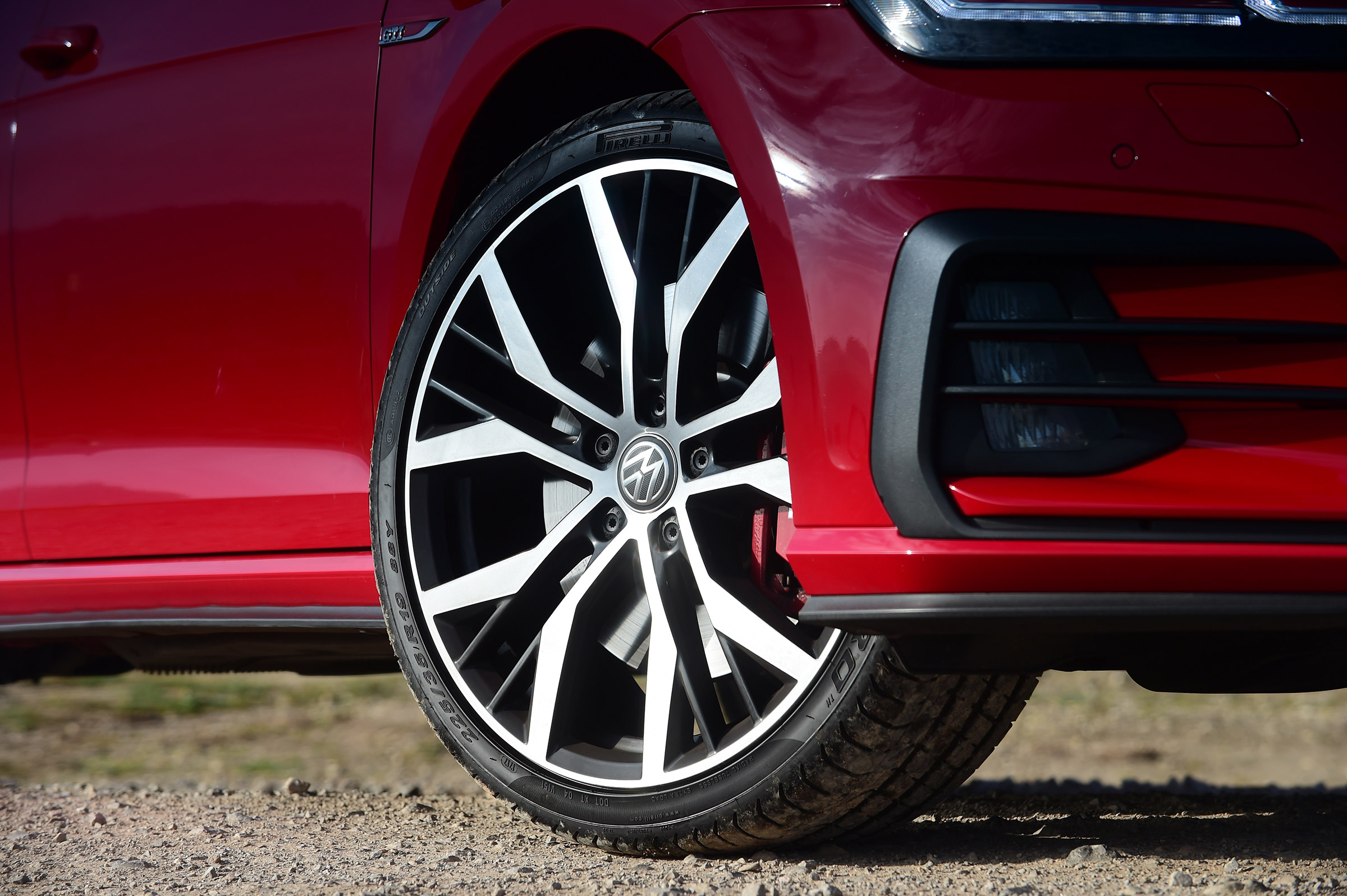 Volkswagen Golf GTI Performance Pack - wheel