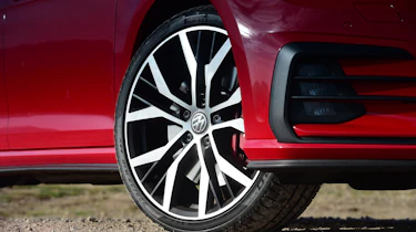 Volkswagen Golf GTI Performance Pack - wheel