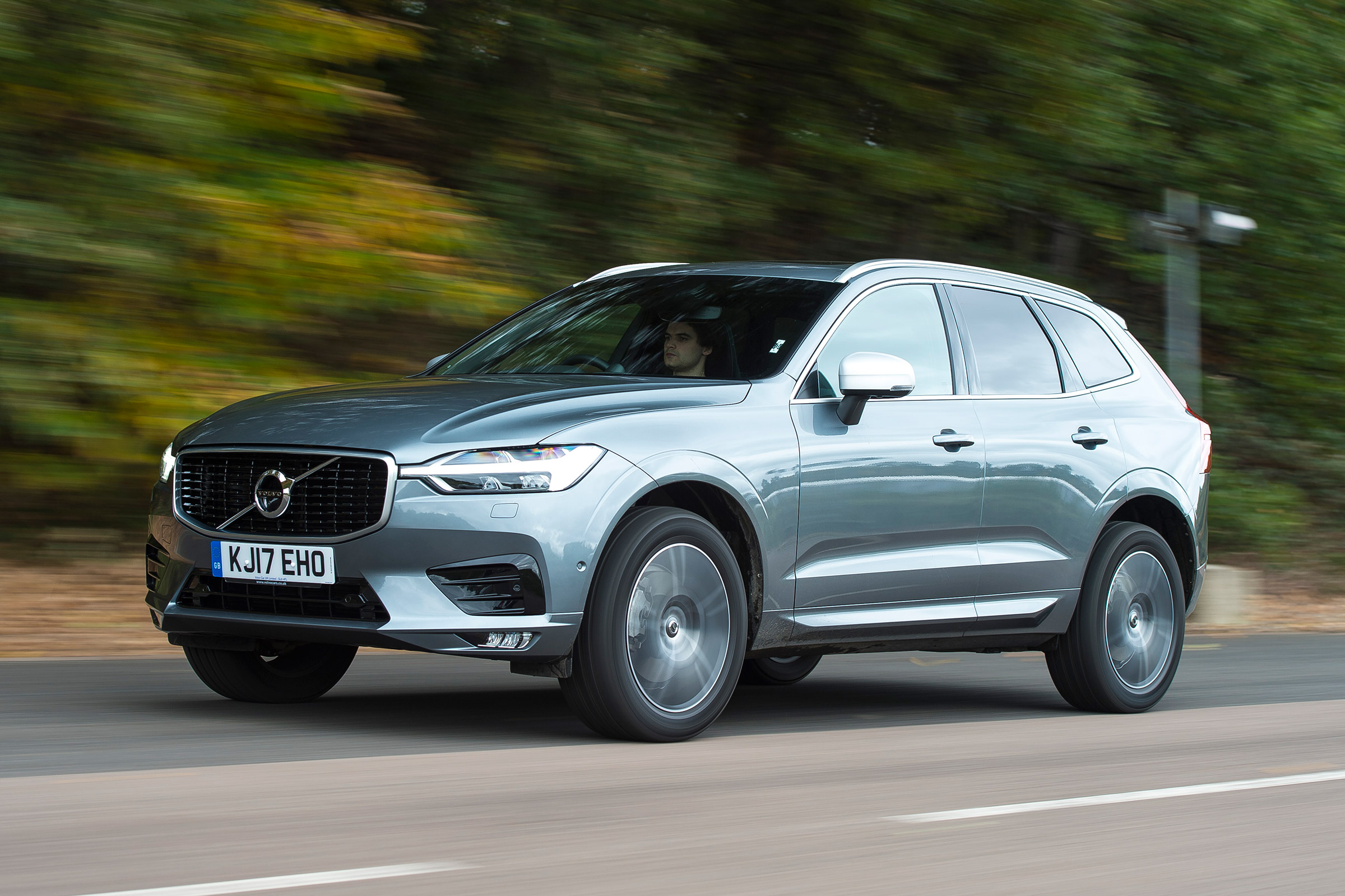Volvo XC60 - front