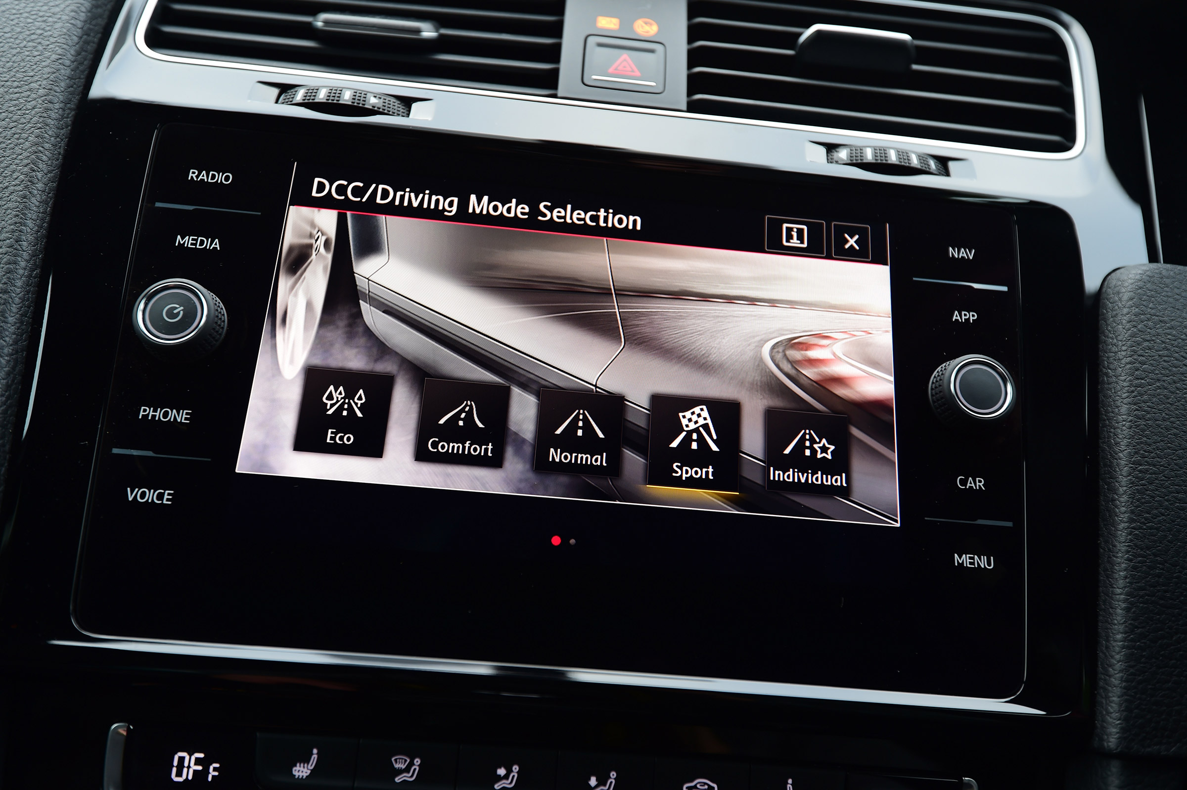 Volkswagen Golf GTI Performance Pack - infotainment