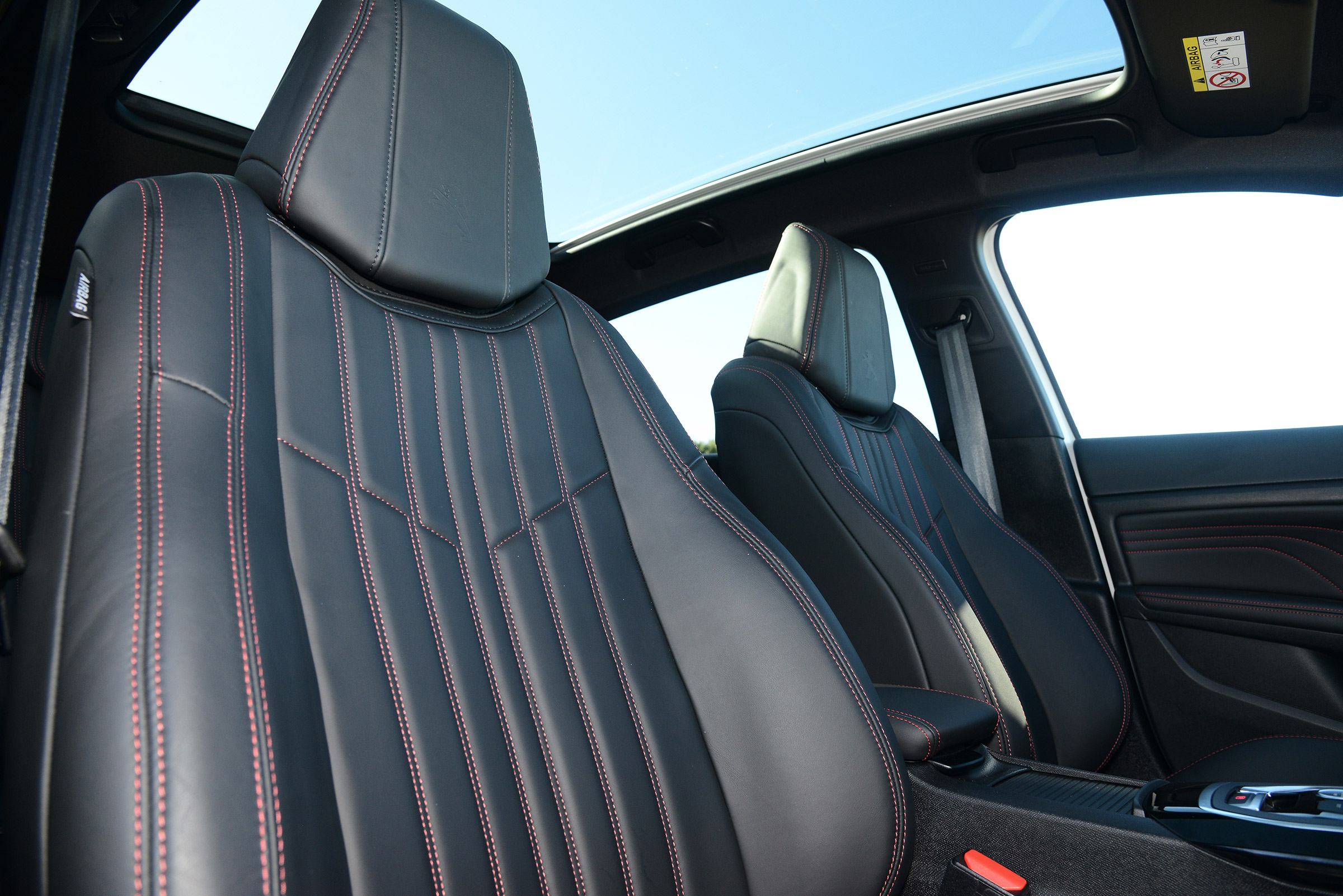 Peugeot 308 SW - front seats