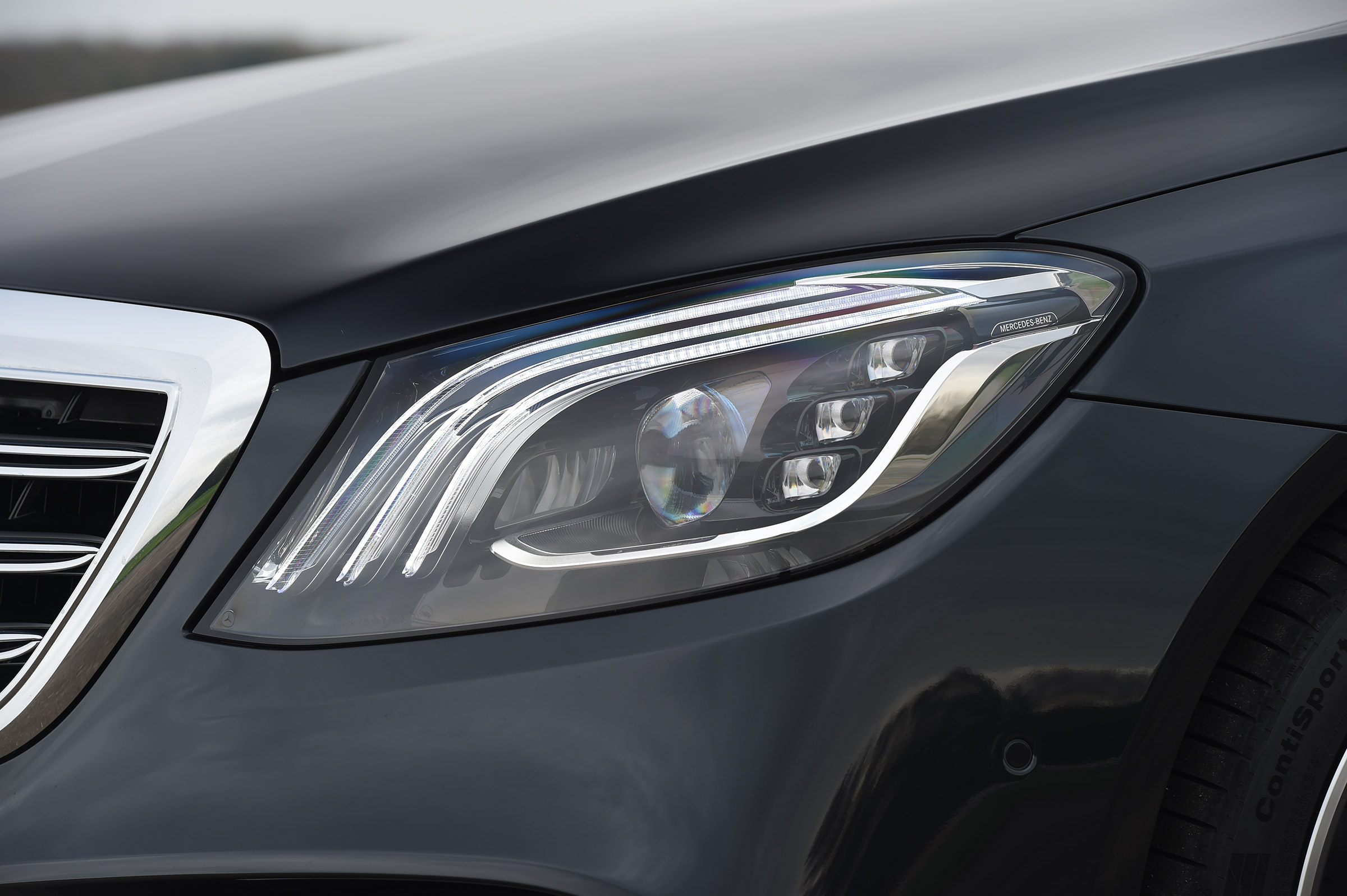 Mercedes S-Class - front light