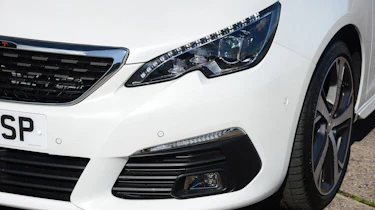 Peugeot 308 SW - front detail