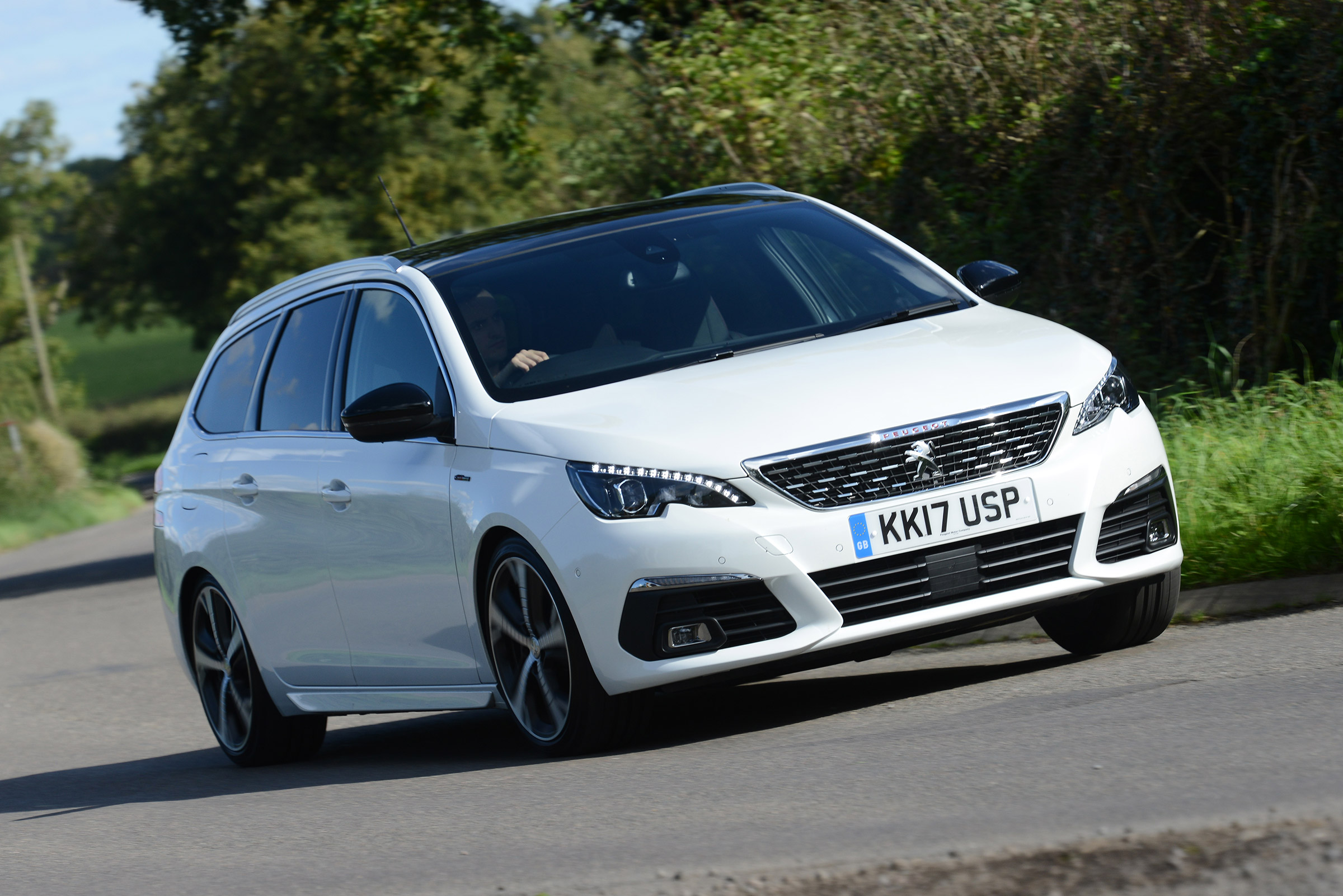 Peugeot 308 SW - front cornering
