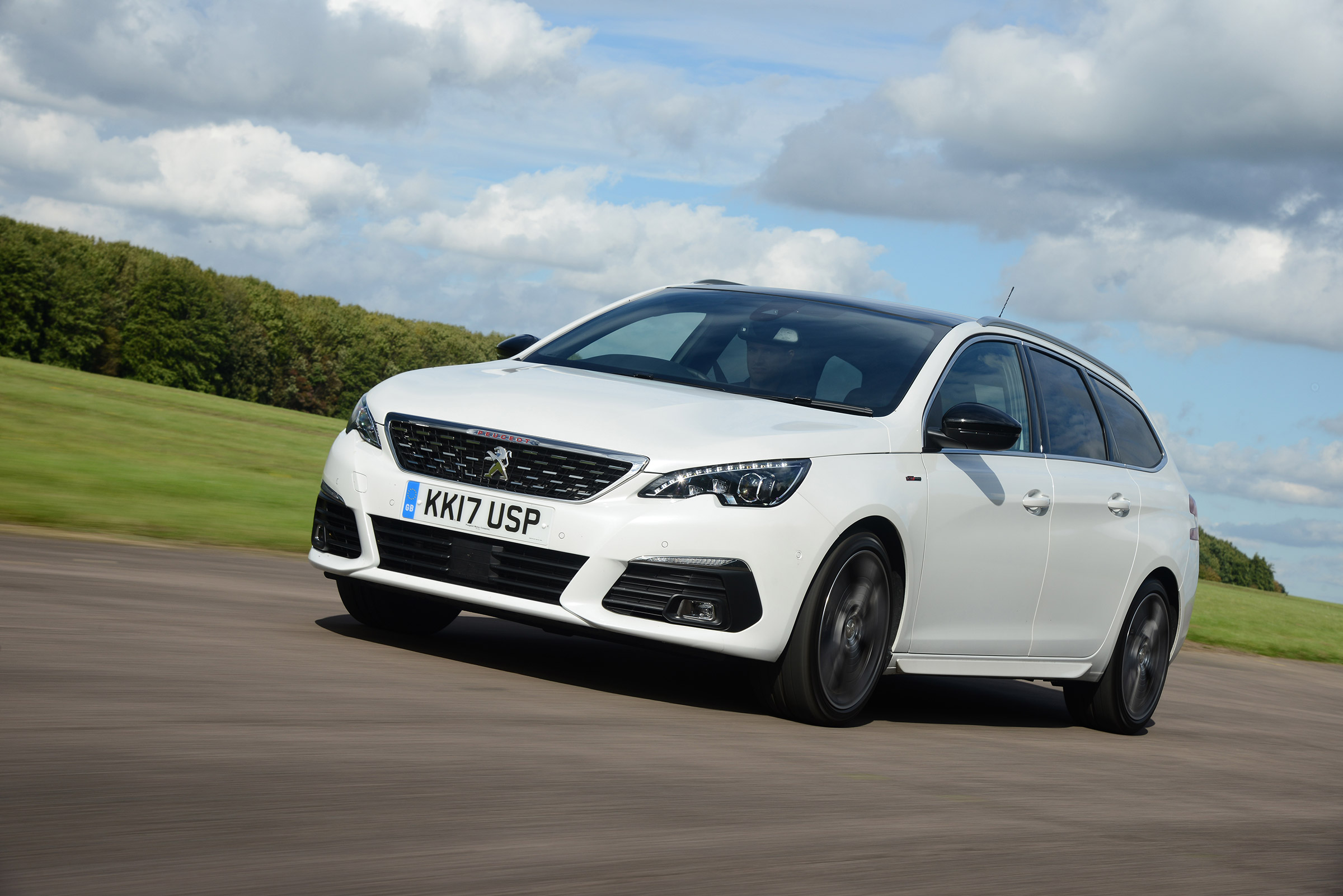 Peugeot 308 SW - front action