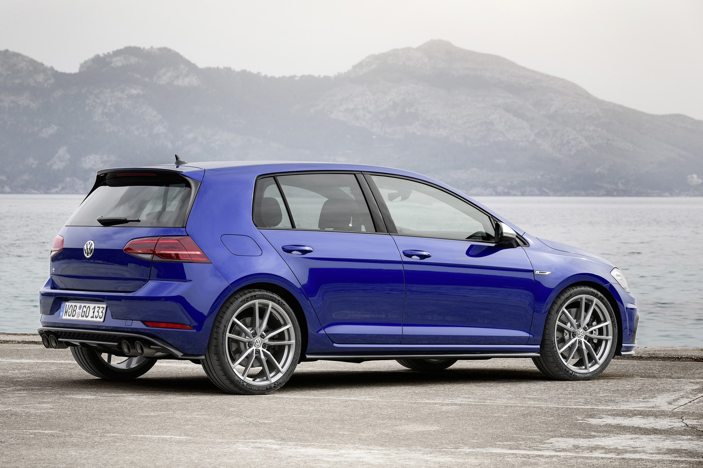 Volkswagen Golf R Performance Pack side