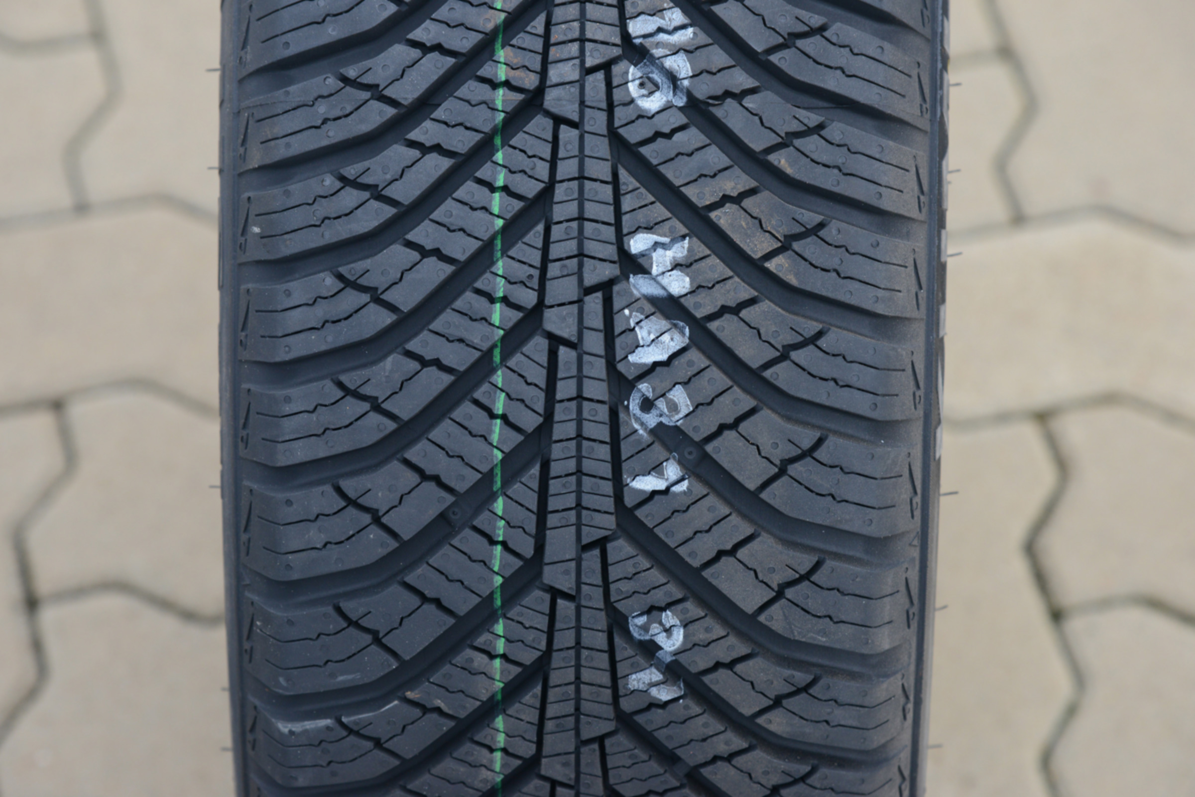 Best all-season tyre test - Kumho Solus HA31