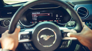 Ford Mustang - quiet mode