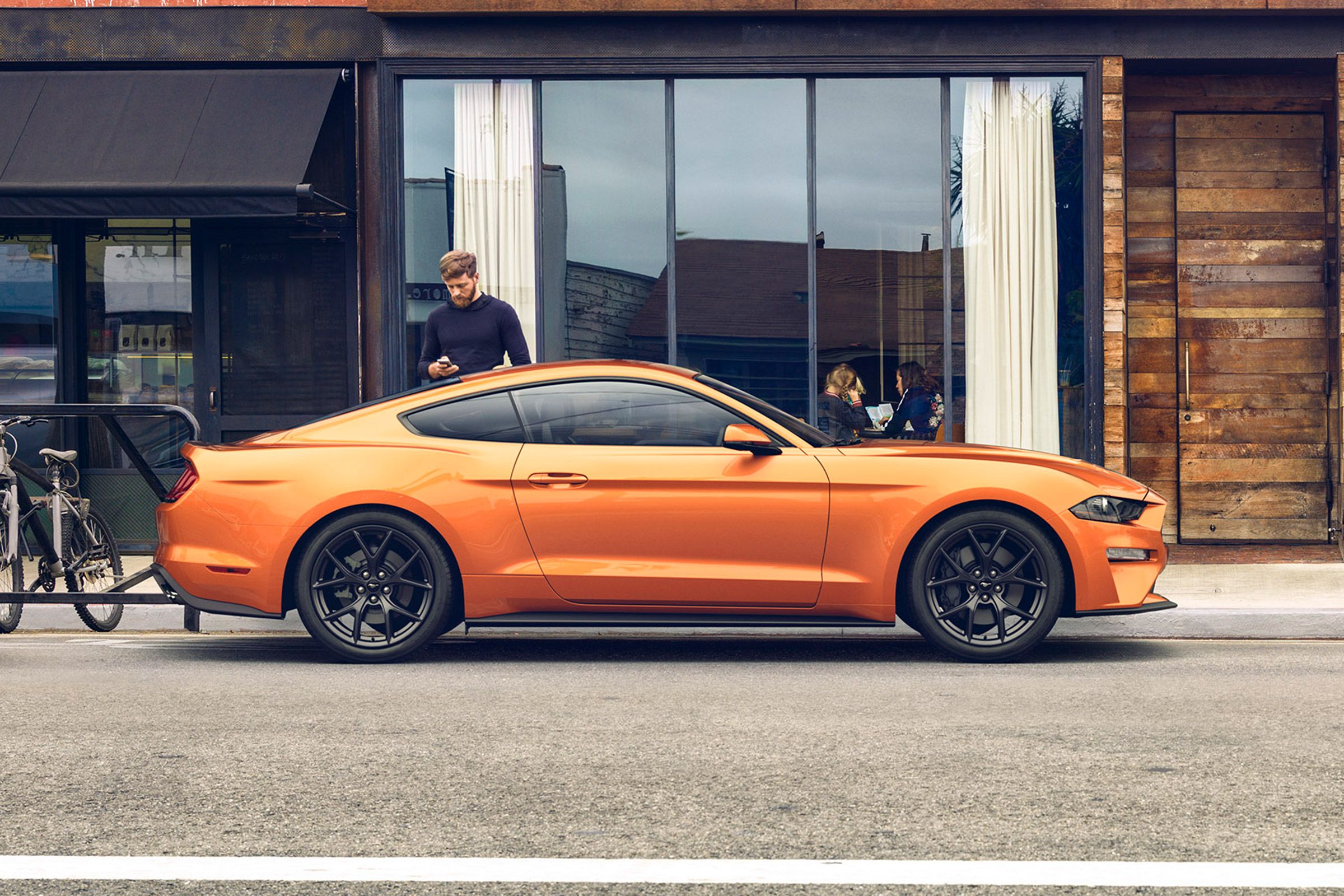 Ford Mustang - side