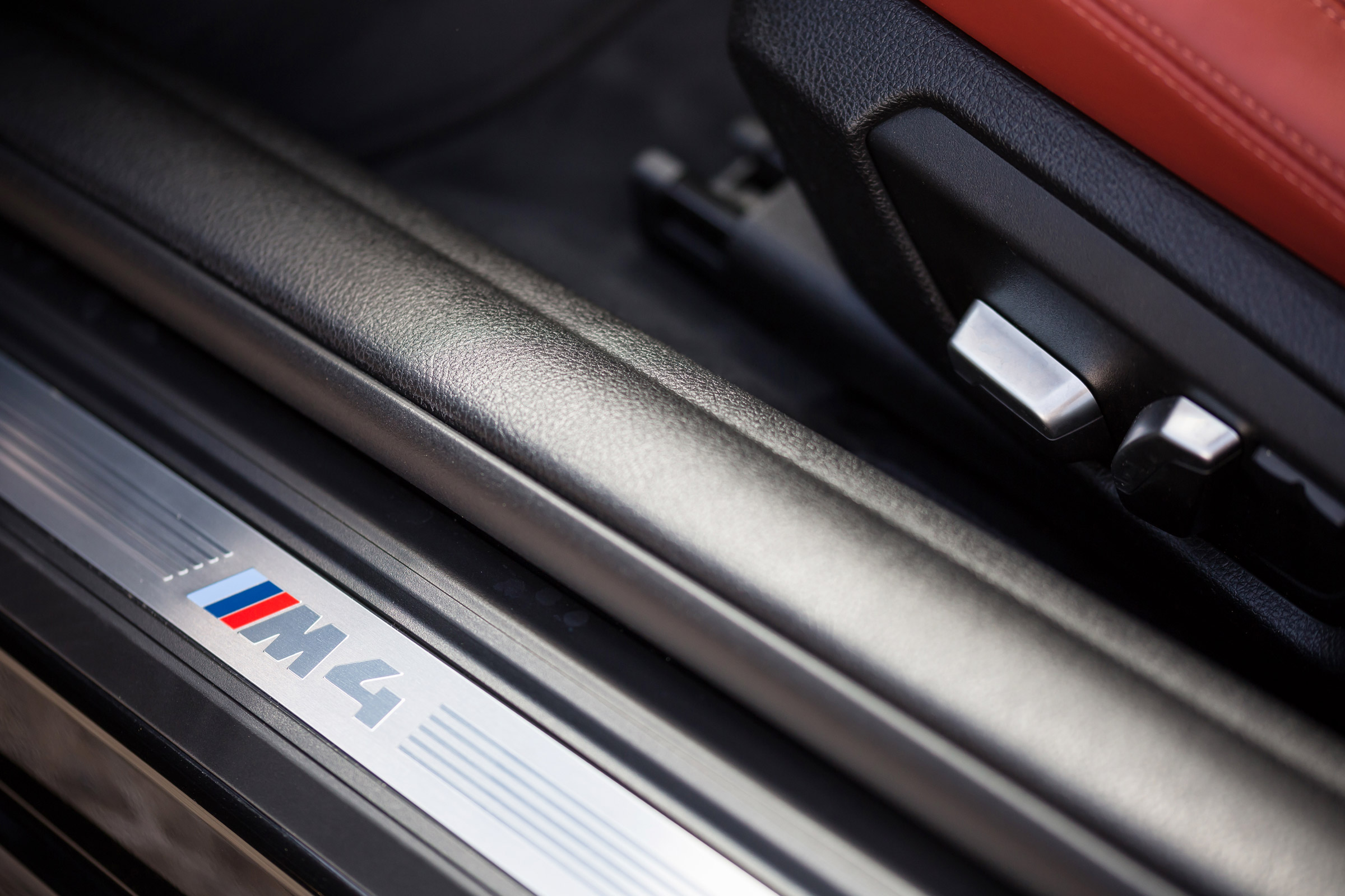 BMW M4 2017 facelift sill