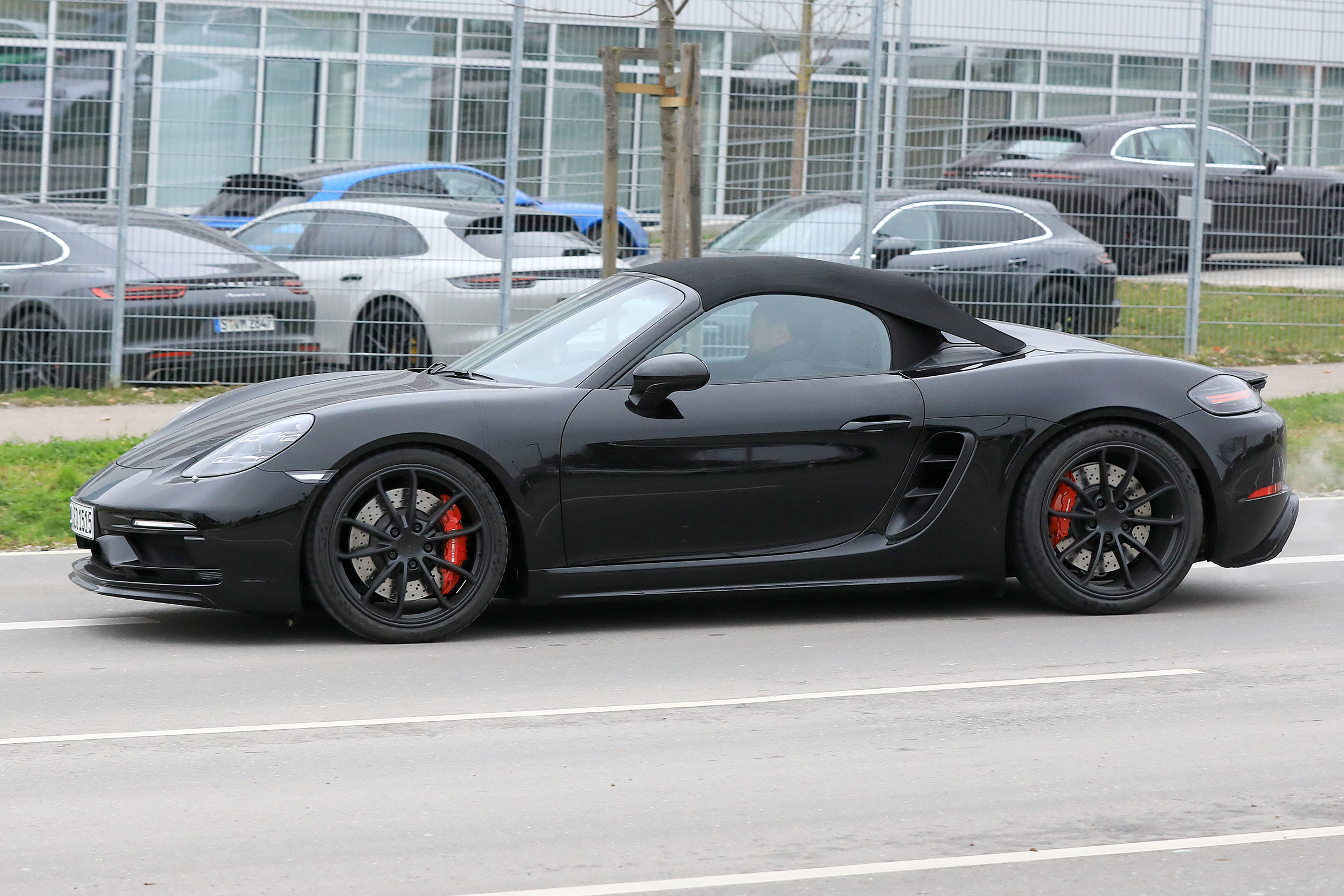 Porsche 718 Boxster Spyder - side