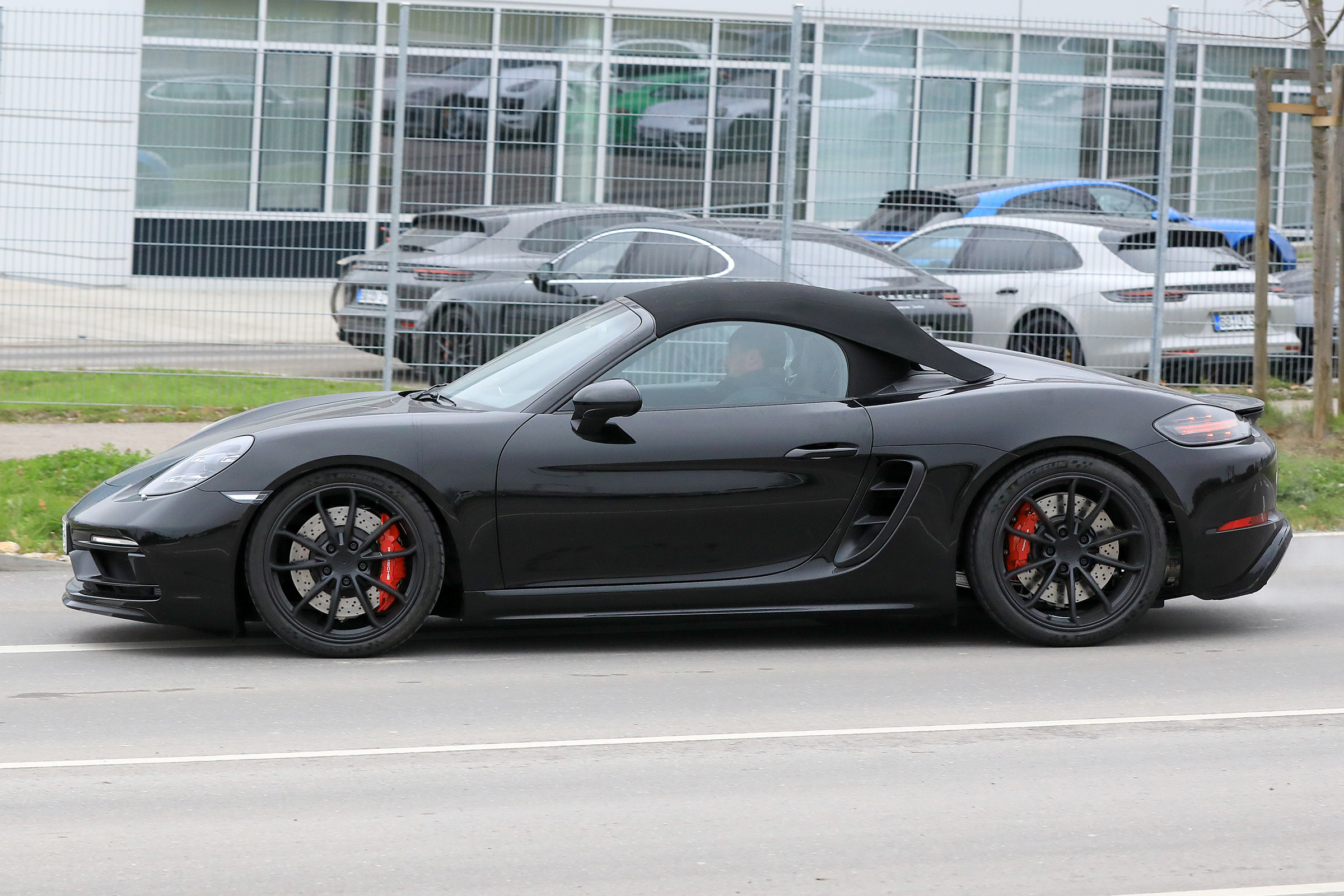 Porsche 718 Boxster Spyder - side