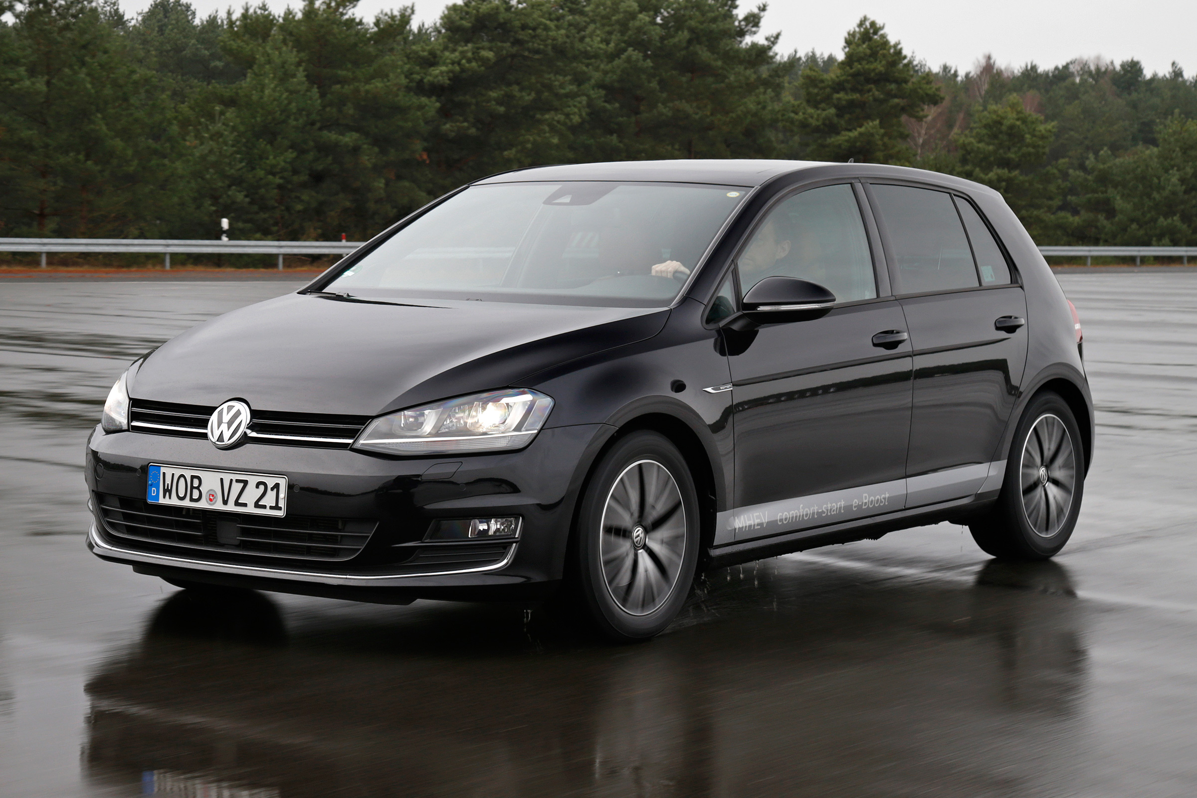 Volkswagen Golf MHEV - front